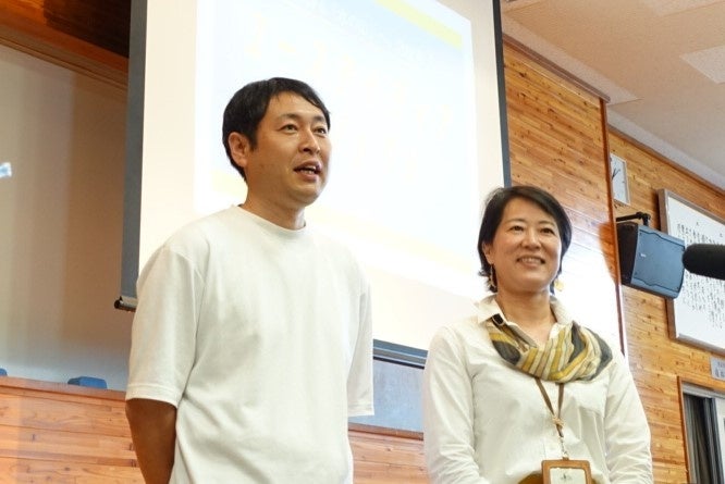 右：萌木の村株式会社　五味愛美さん　左：金精軒製菓株式会社　清水広太さん