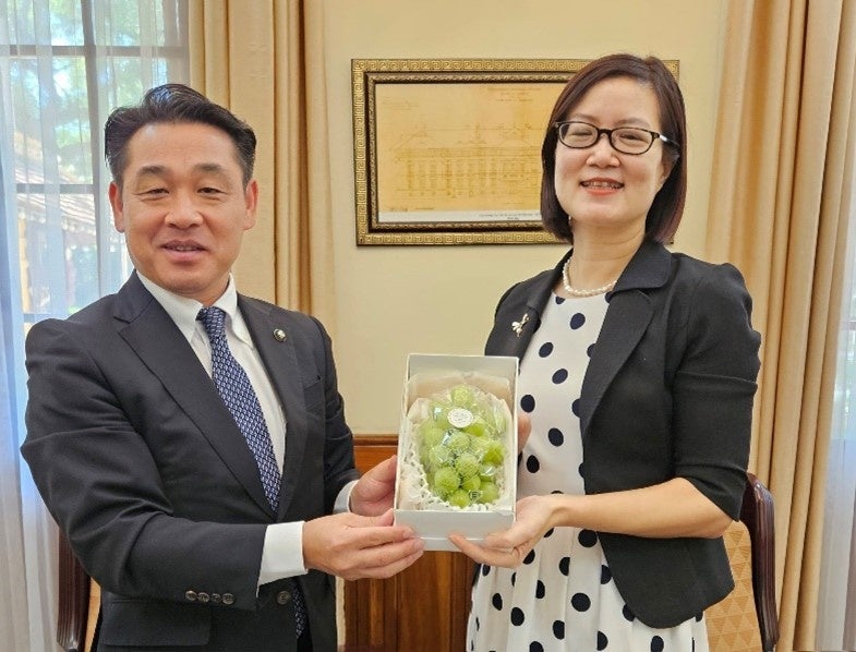 北杜市長とベトナム政府外務省北東アジア局フオン次長