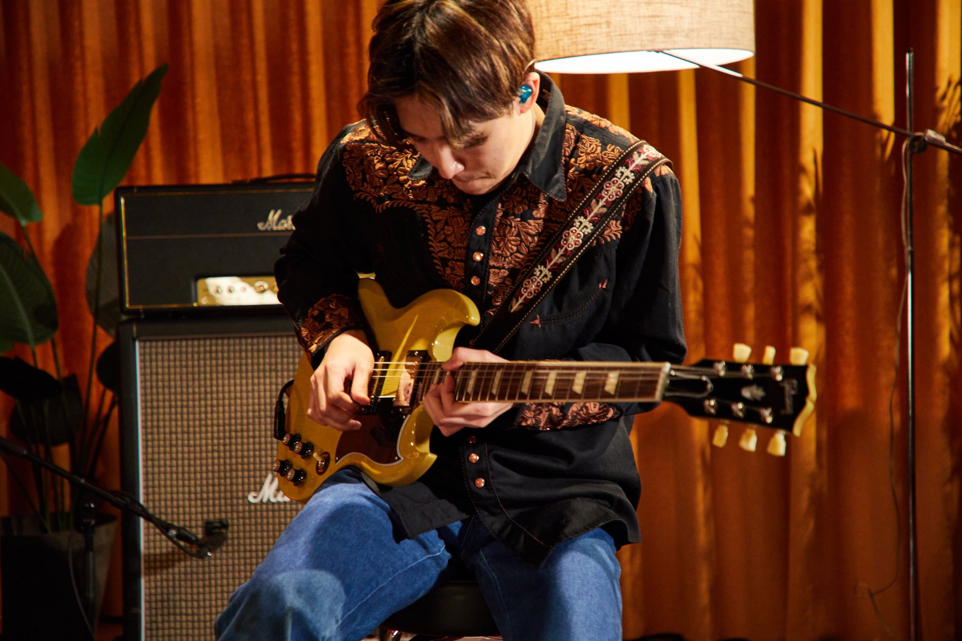 柳沢 進太郎(go!go!vanillas)と Gibson USA Custom Color Series SG Standard 61`
