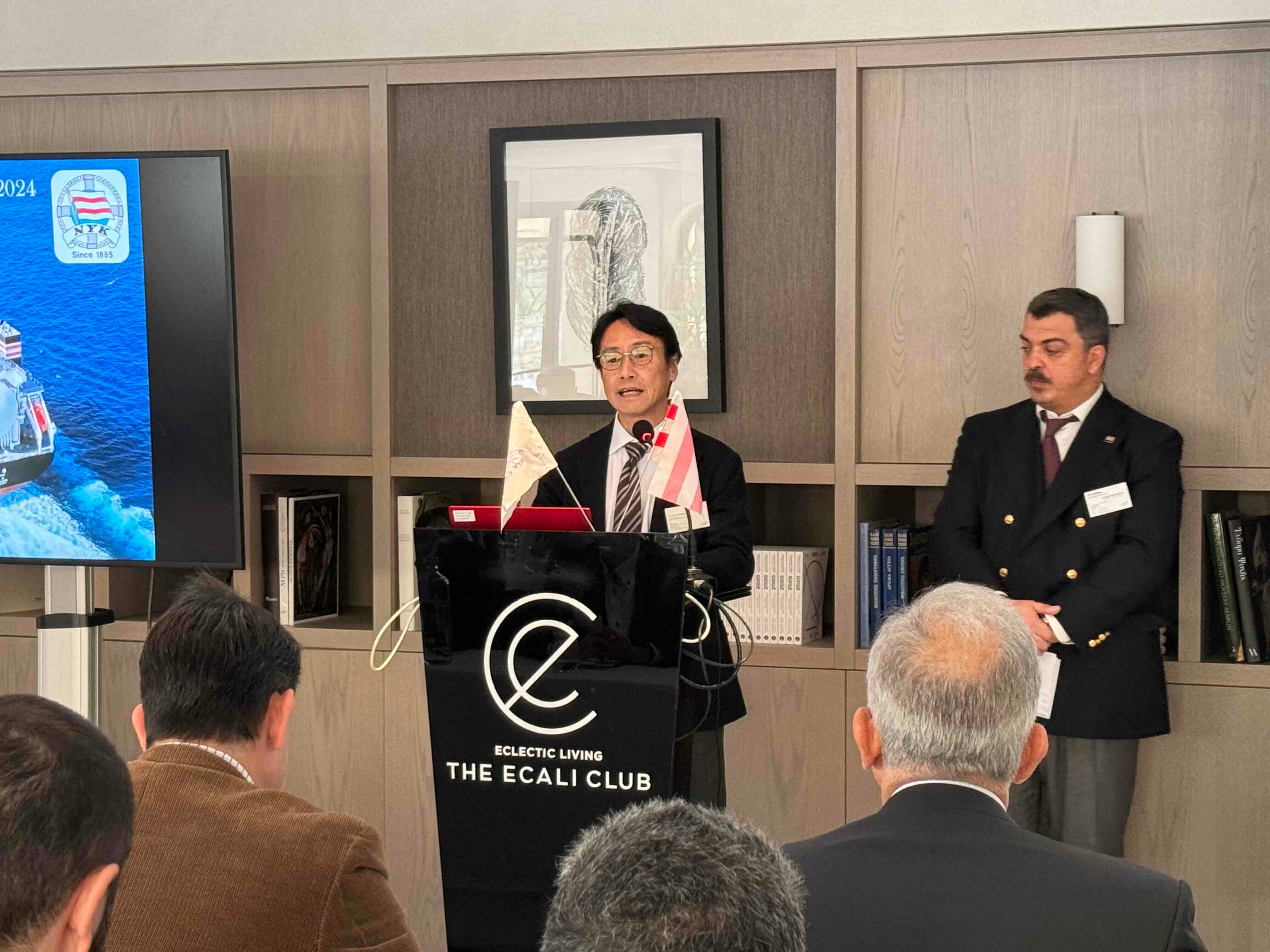舶用機関事故事例研究/成山堂書店/日本郵船株式会社（大型本） 完成車輸送の脱炭素へ、日本郵船がLNG船に2000億円投資：船も