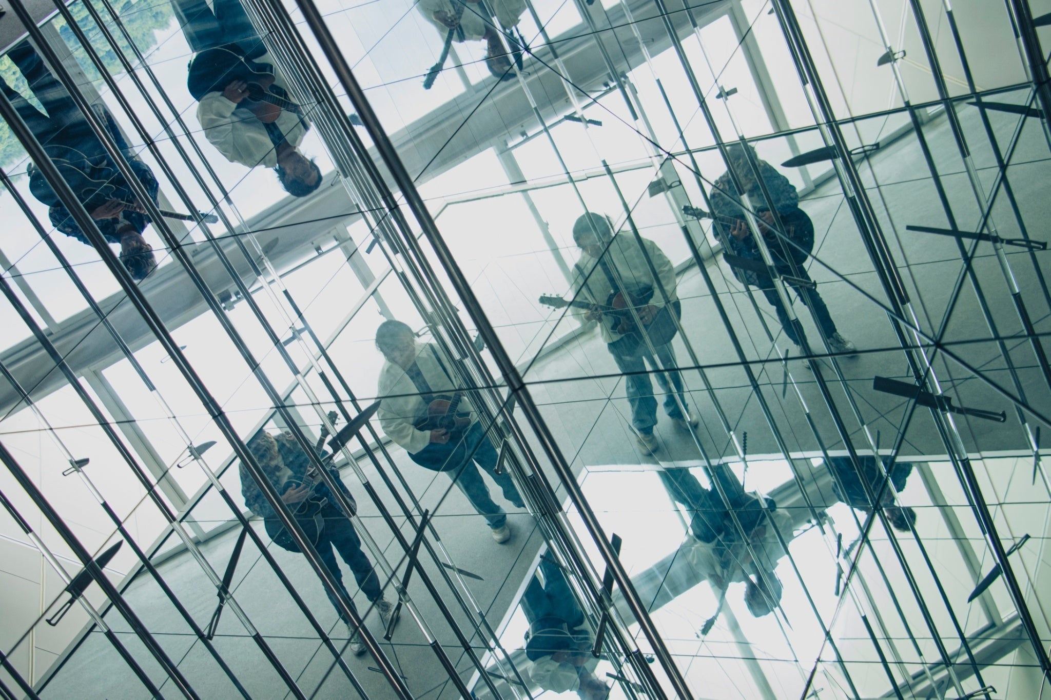 Takefu Knife Villageのアートワークを活かした撮影風景