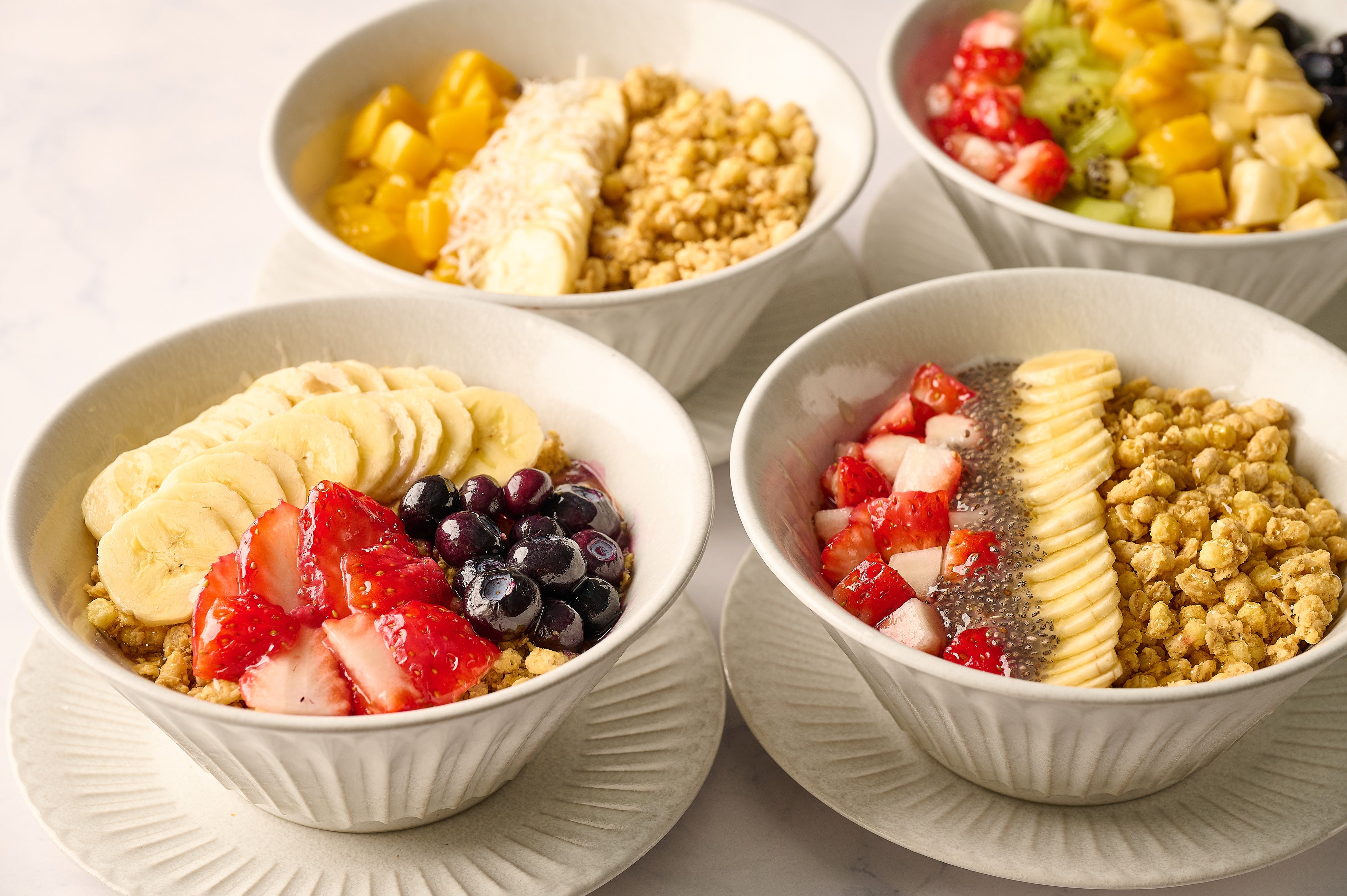 （左下より）アサイーボウル、チアシードボウル、レインボーボウル、ココボウル