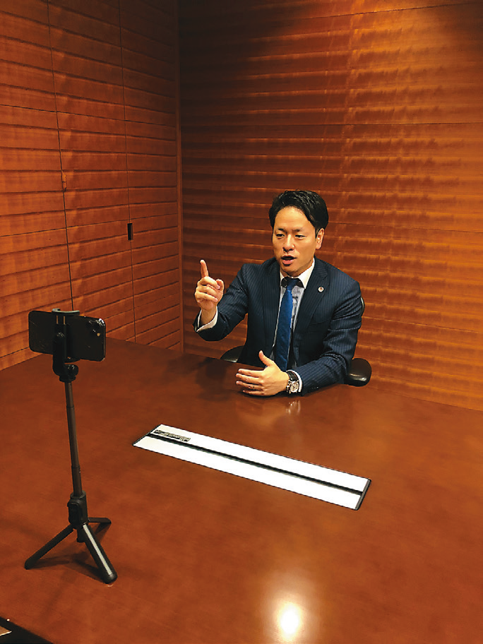 YouTube動画を撮影する弁護士・弁理士YouTuberの井上拓先生