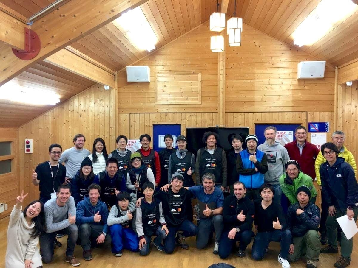 2017年に初めて大会を実施した後、スタッフやボランティアの皆さんと（中段左端が後藤さん）