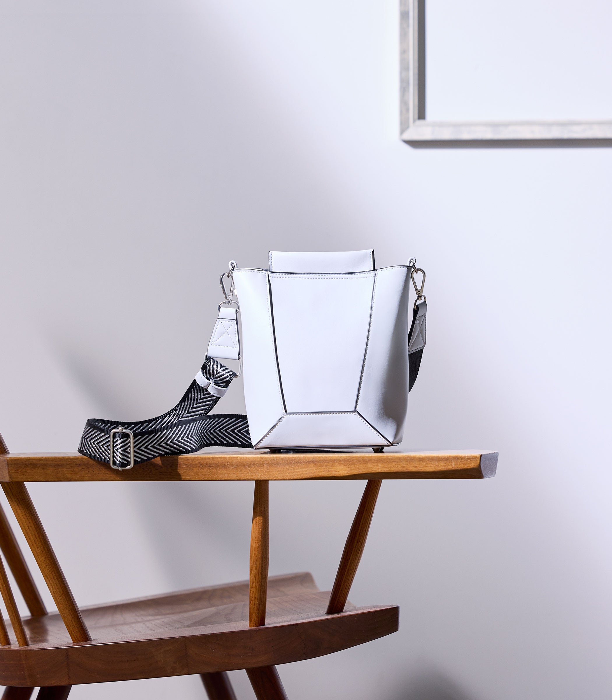 FRAME B002　¥12,100