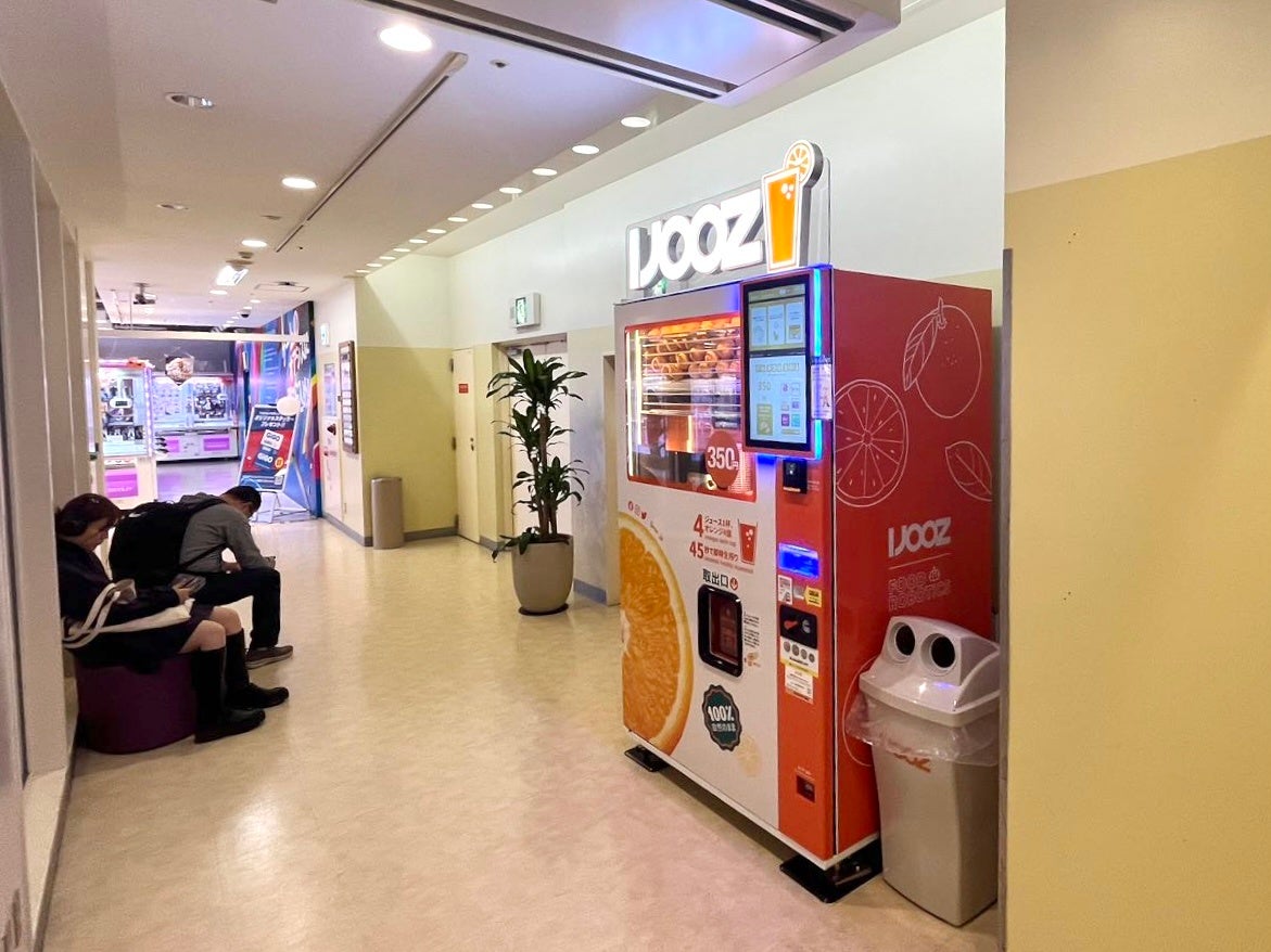 京都初！350円生搾りオレンジジュース自販機IJOOZ 「河原町OPA