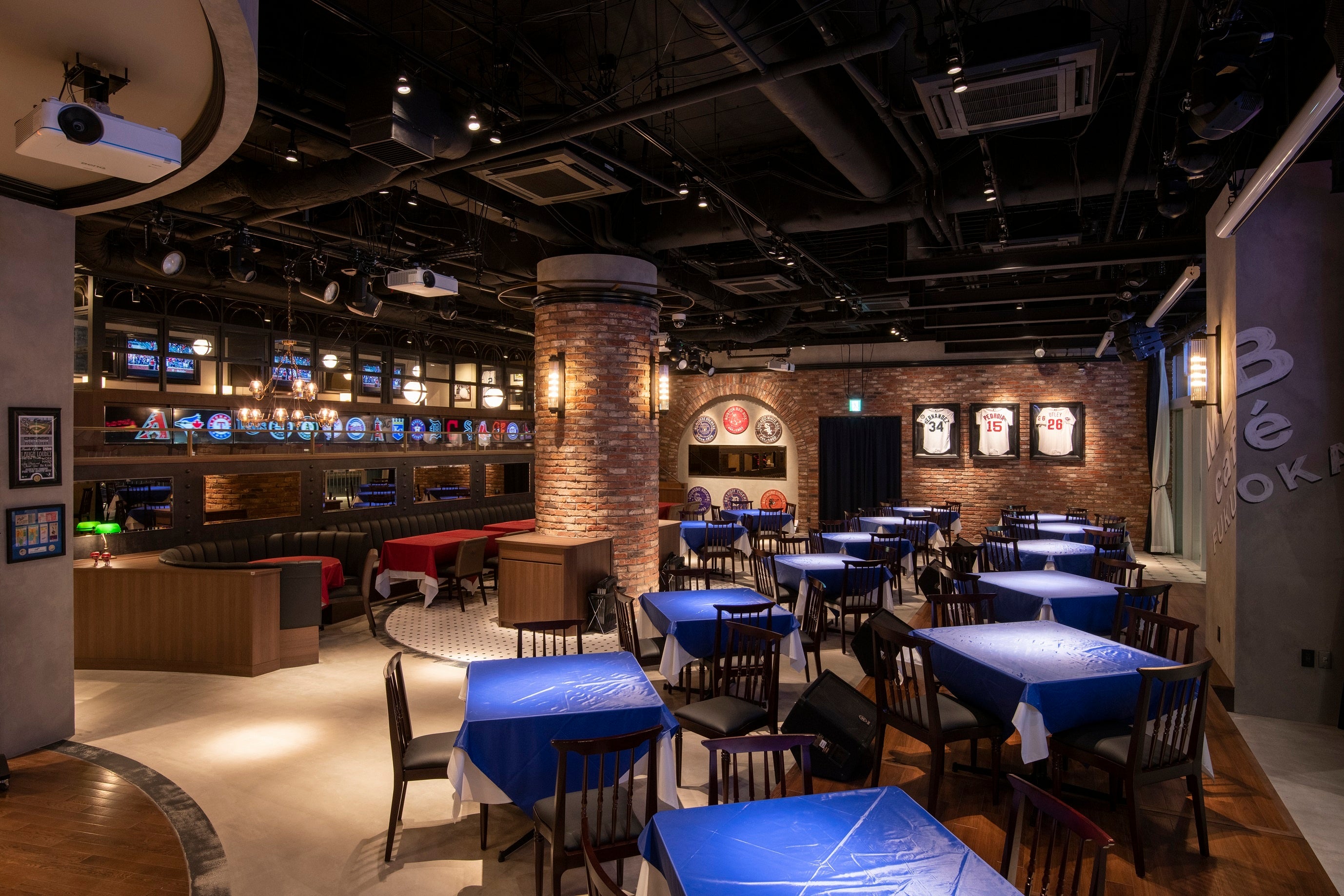 MLB café FUKUOKA店内