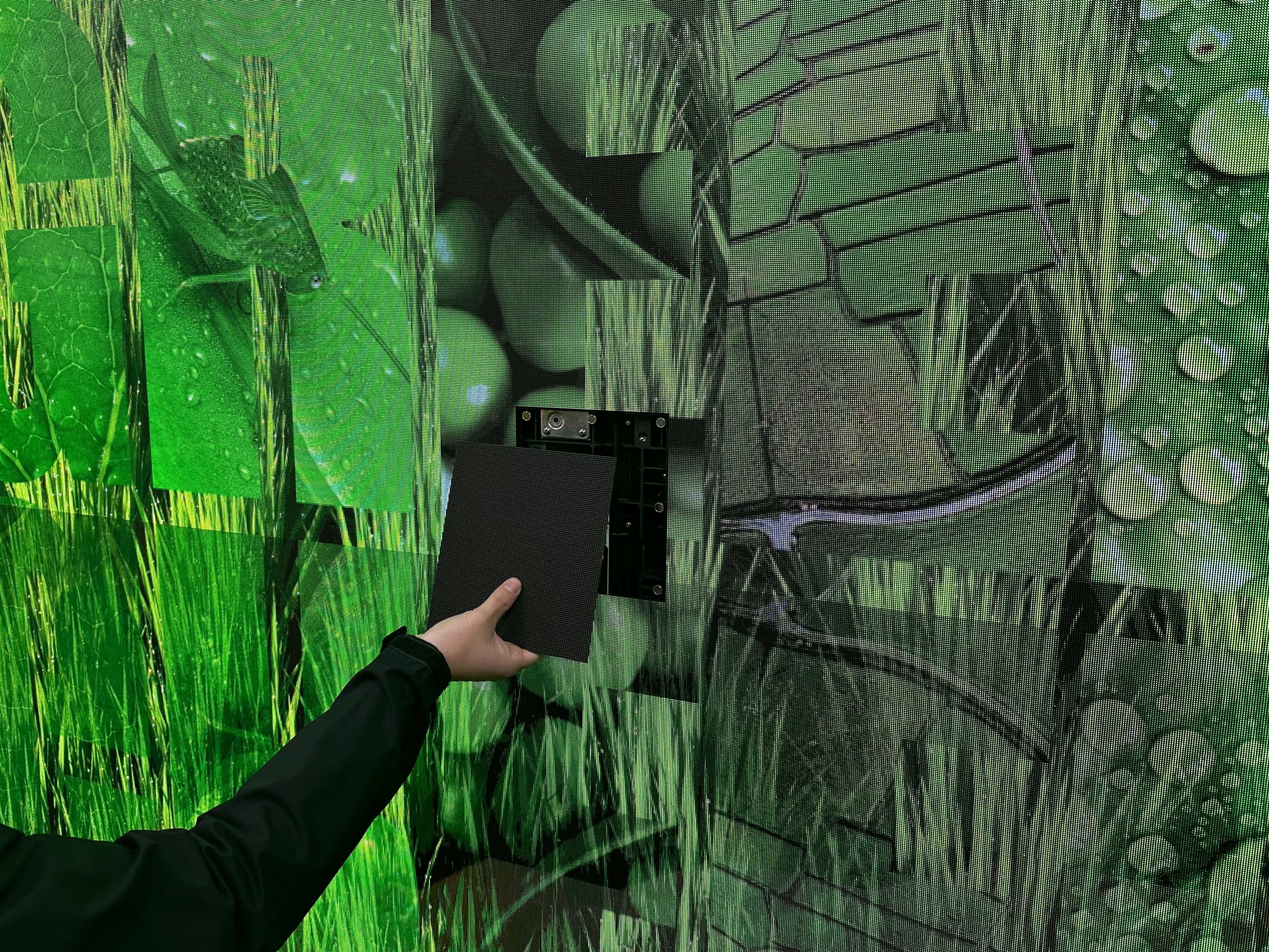 専用マグネットで10秒で脱着が可能