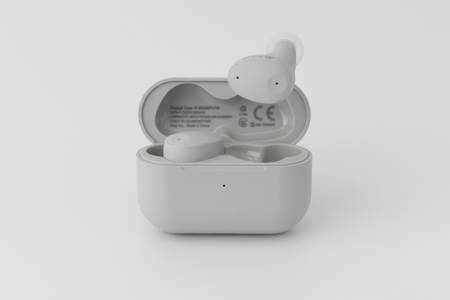 片側4gの極小サイズ+ノイキャン搭載のワイヤレスイヤホン「ZE300」登場