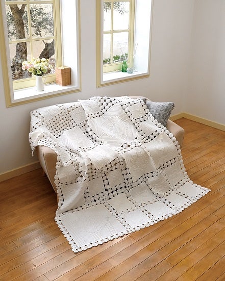 モチーフをつなげ、完成したタペストリー