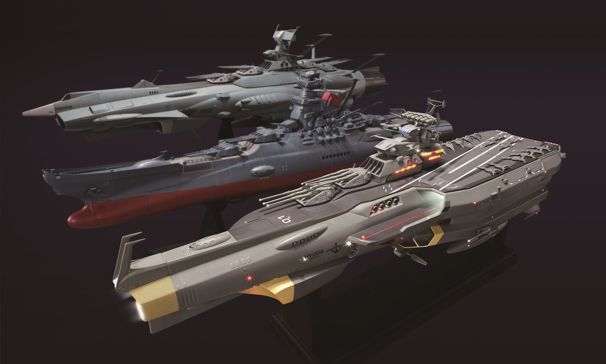 (奥)前衛武装宇宙艦 AAA-1 アンドロメダ 完成モデル (中)宇宙戦艦ヤマト2202 ダイキャストギミックモデルをつくる 完成モデル (手前)ドレッドノート改級戦闘空母 DCV-01 ヒュウガ 完成モデル