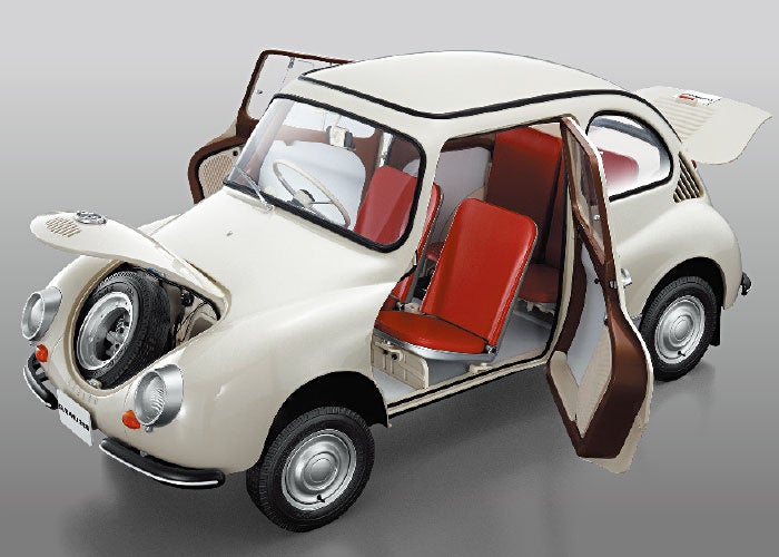 左右のドア、前後フードも実車同様に開閉。完成後のディスプレイも楽しみだ。