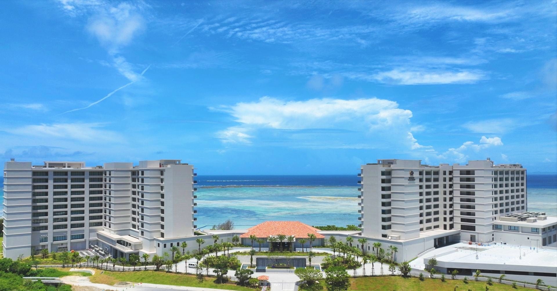 ホテル外観画像(エントランス側)