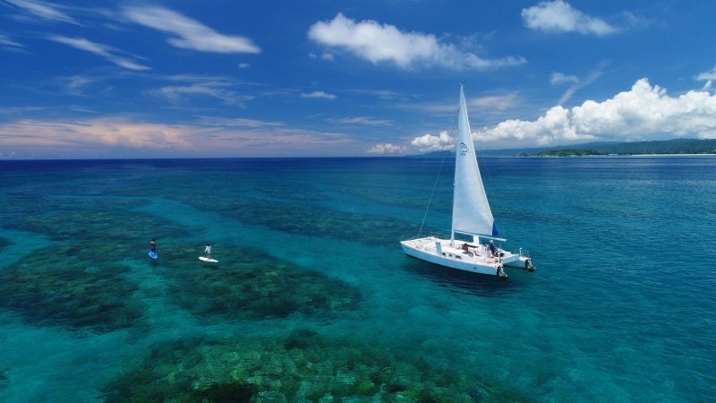 無料アクティビティ例-カタマランヨット遊覧