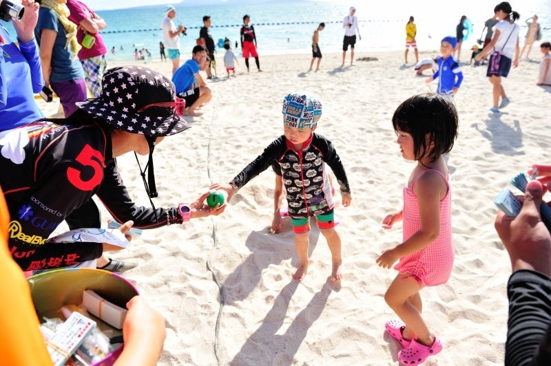 無料アクティビティ例-ビーチで宝探し