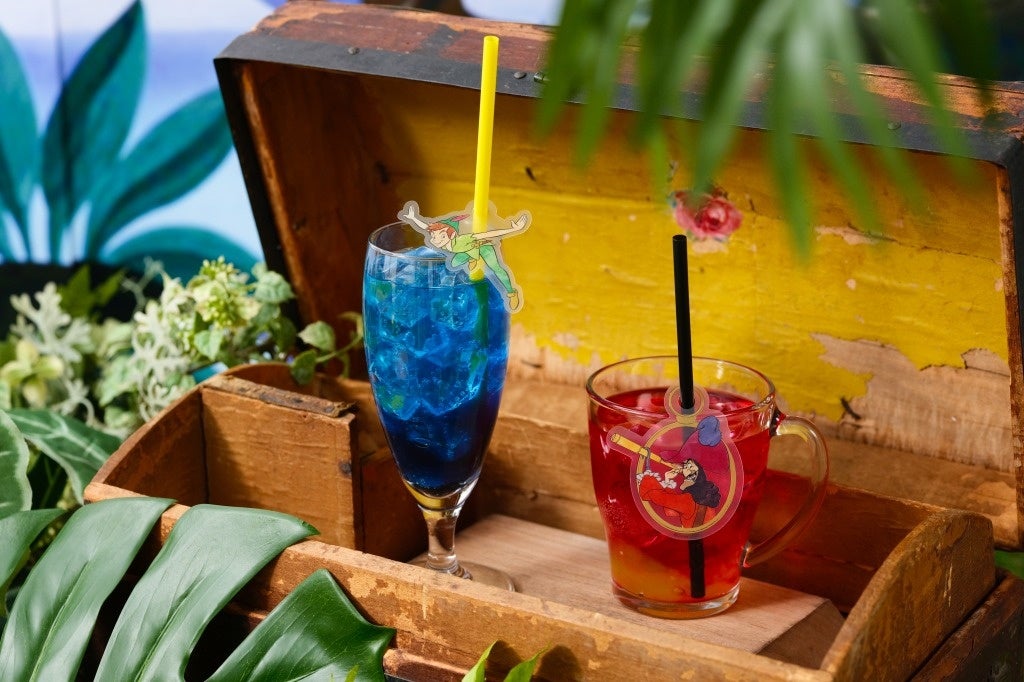 【ピーター・パン】スカイブルーレモンスカッシュ、【フック船長】チェリーソーダ