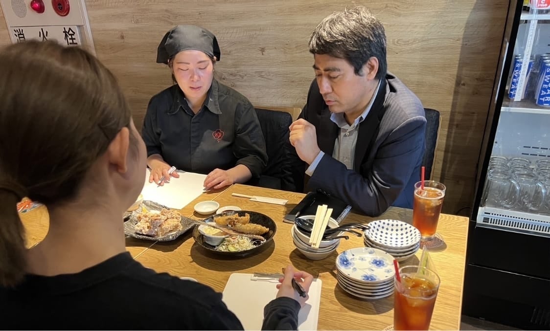 施設でコンサルティングをするサウナ王