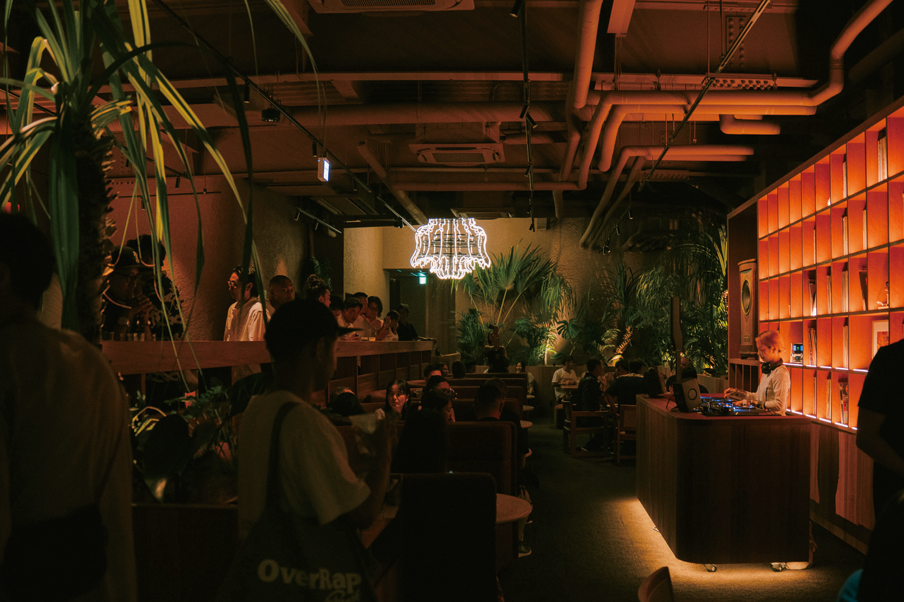 NUCHI by WPU、沖縄・那覇牧志に誕生 – 沖縄の自然や大地から着想を得たカクテルと、ROOM 303 RADIOがセレクトしたレコードが流れるミュージックバーが新たな夜を刻む