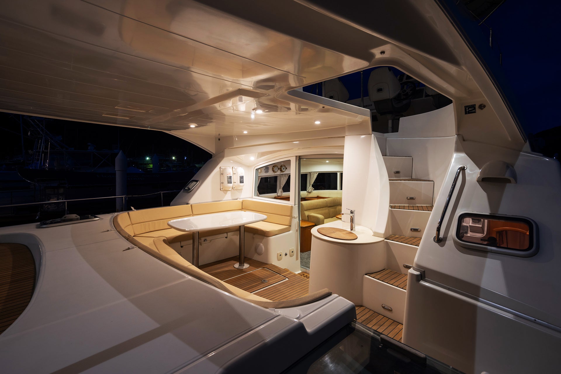 メインデッキ屋外