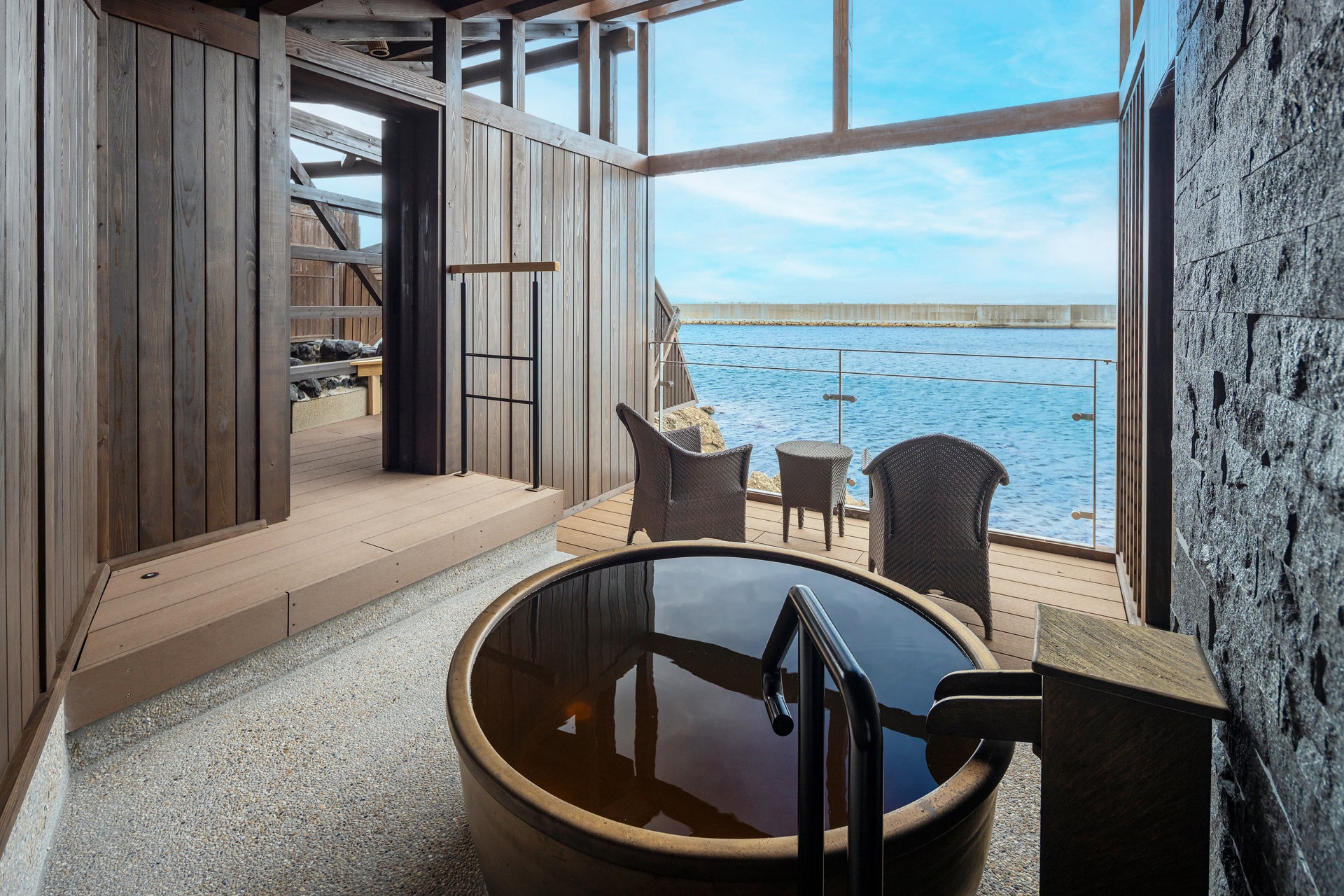 貸切露天風呂 月あかりの湯（水風呂）