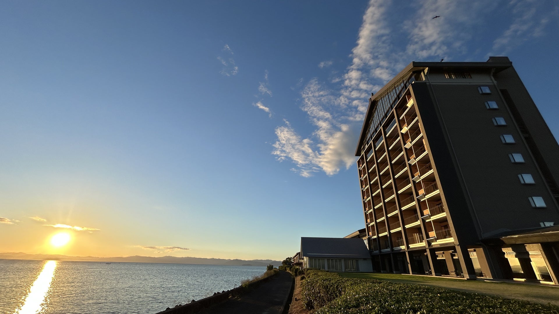 蒼の湖邸 BIWAFRONT HIKONE 夕景