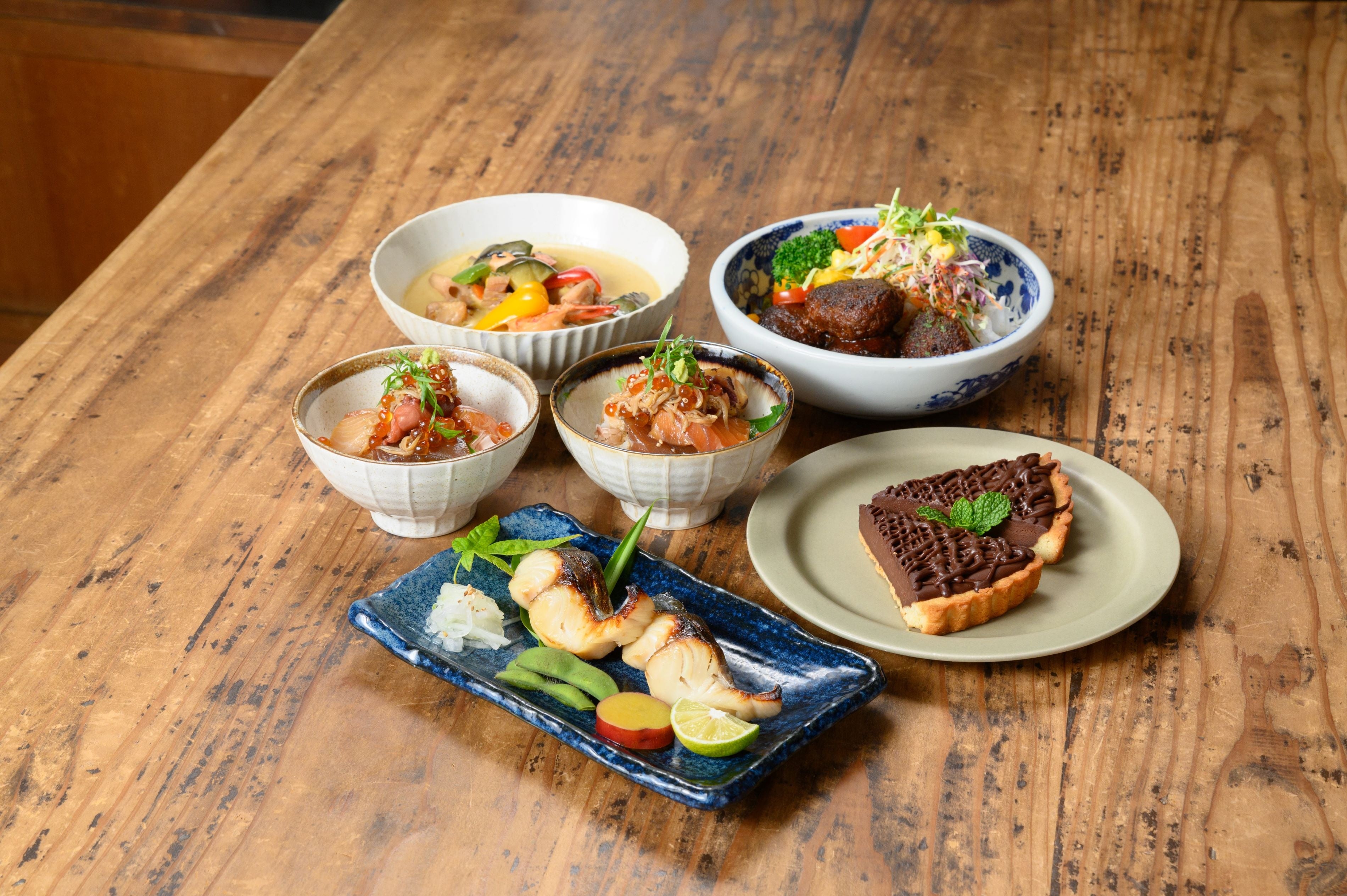 ディナー、ファミリーセット参考（量はセットによって異なります）