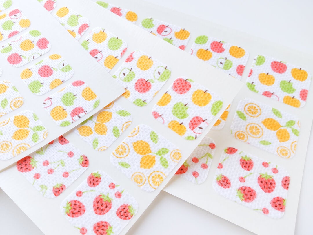 メリーケアテープ「くだもの」ステッカーS・M・Lサイズ　各500円（税込）