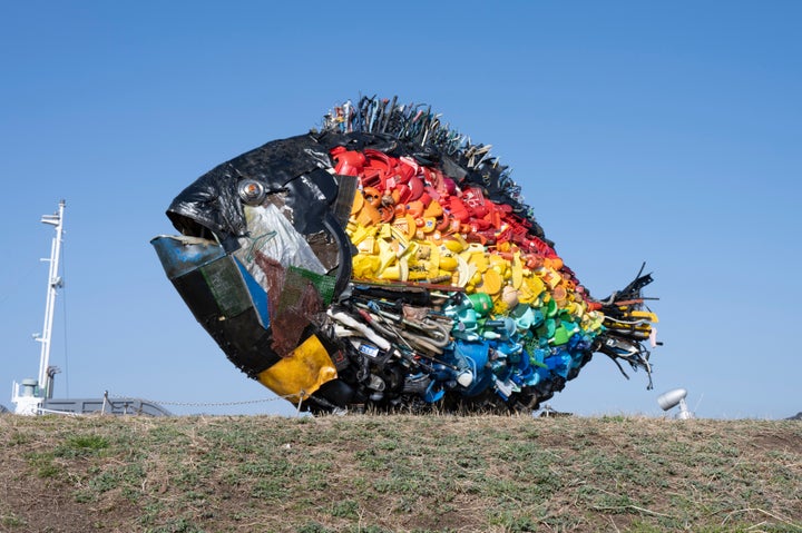 淀川テクニック「宇野のチヌ」　ゴミや廃棄物を素材にした全長６mを超える作品。 2010年「瀬戸内国際芸術祭」で制作されて以来、岡山県玉野市のシンボルとして愛されている。
