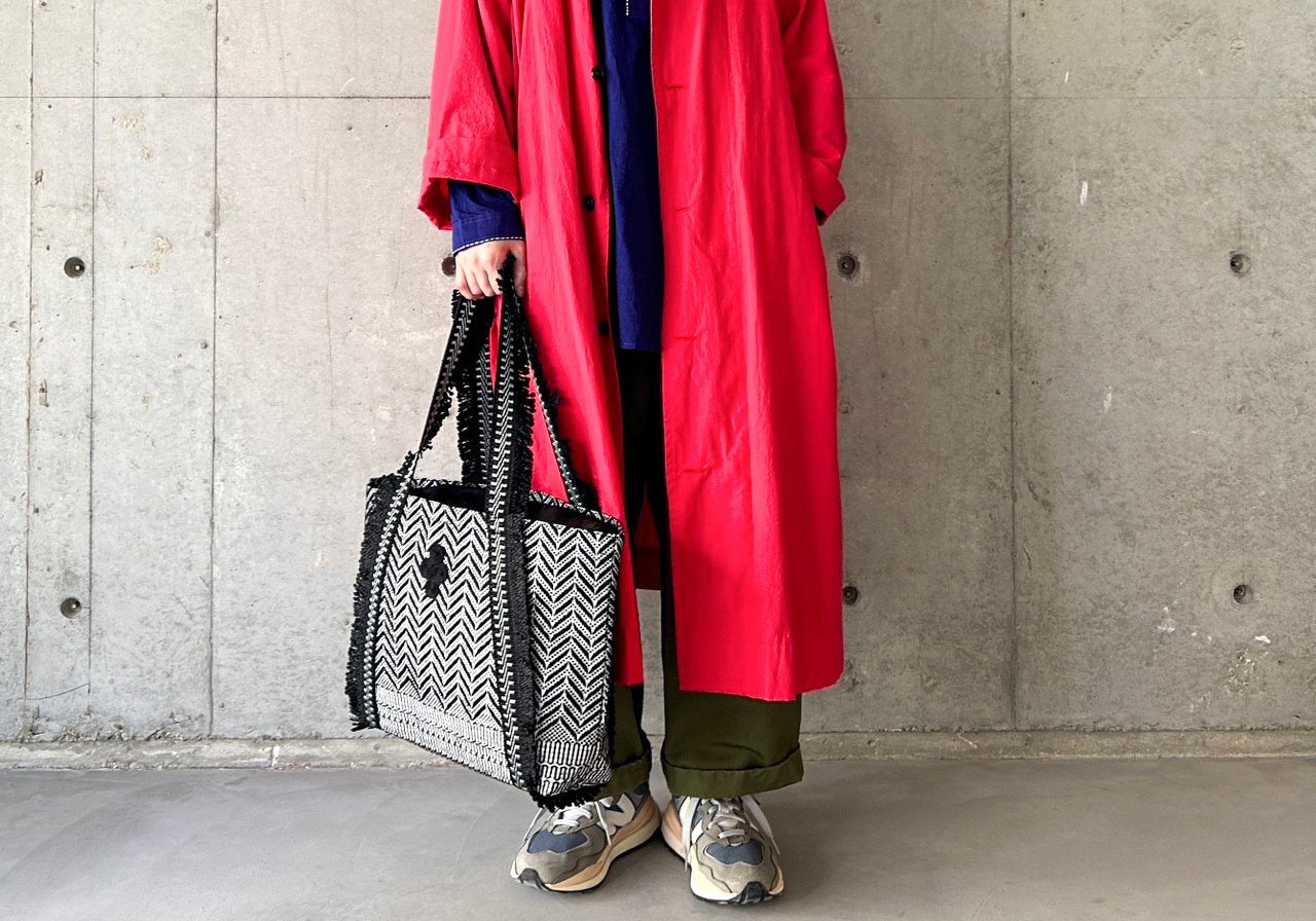 モロッコのパンを作られる小麦粉の袋をアップサイクルして生産されるDAR MALのバック