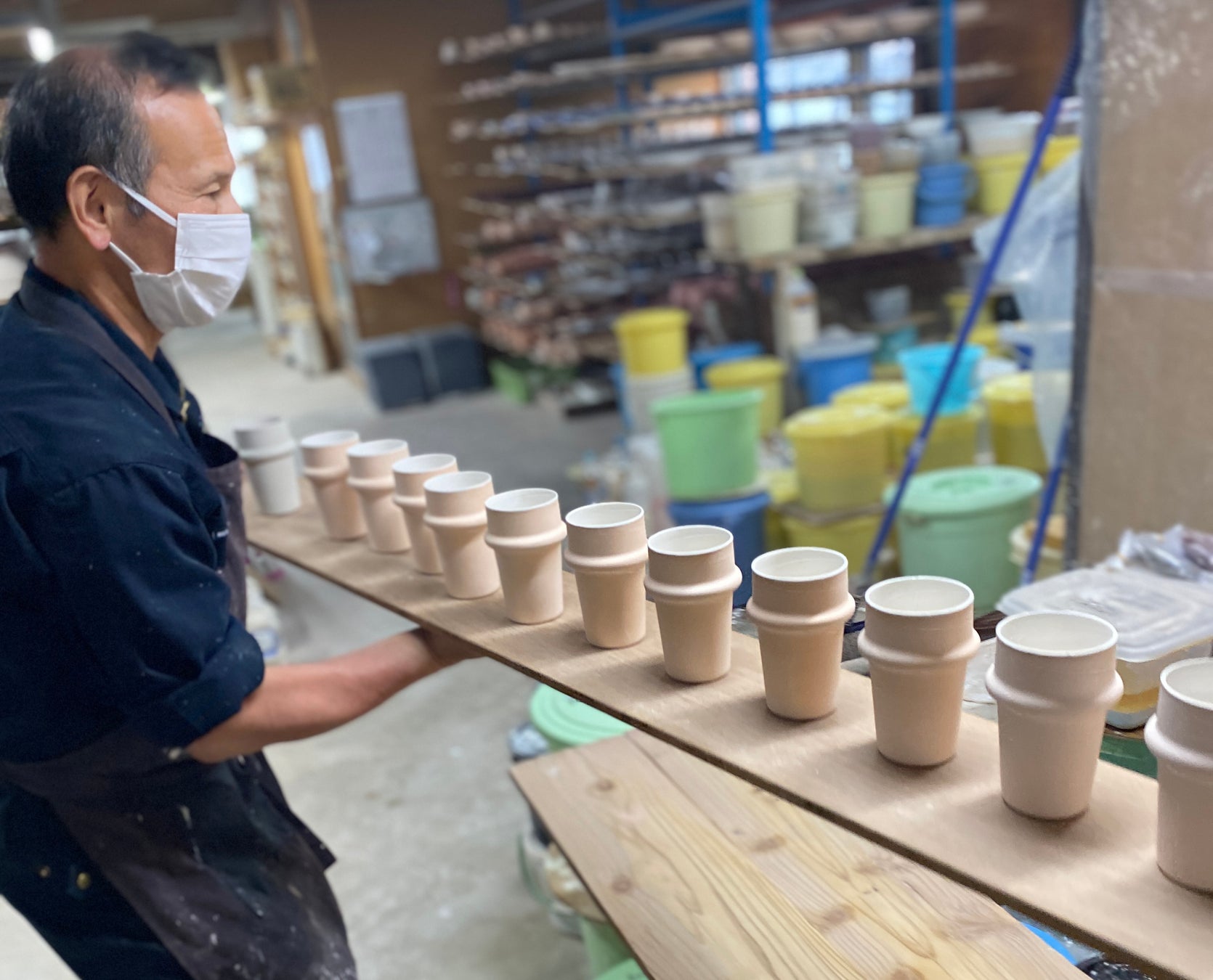 九州の地場産業の工房の様子。