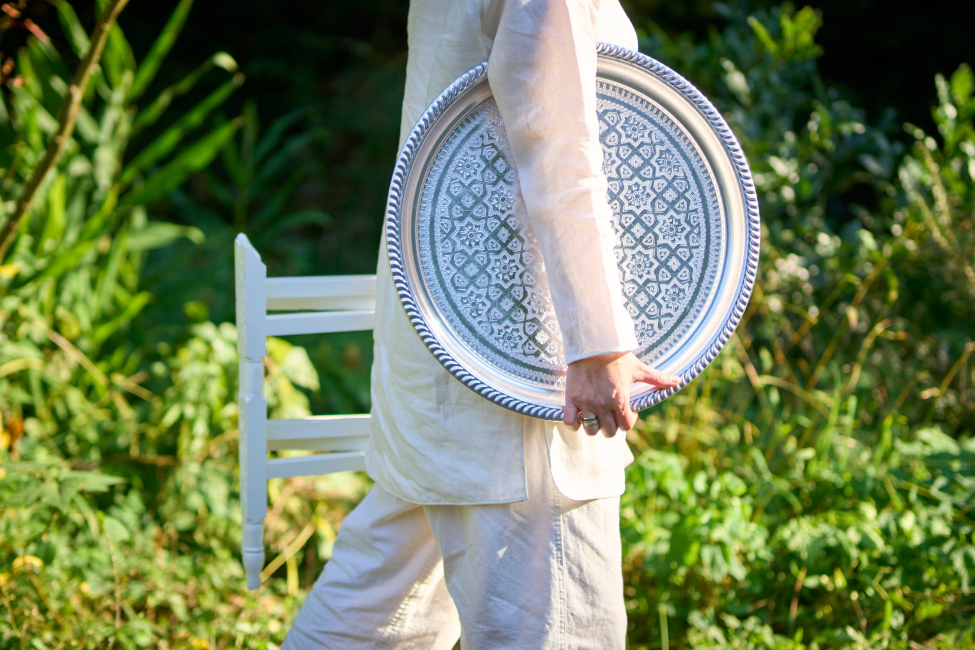 トレーと脚はそれぞれ分けて持ち運べます。