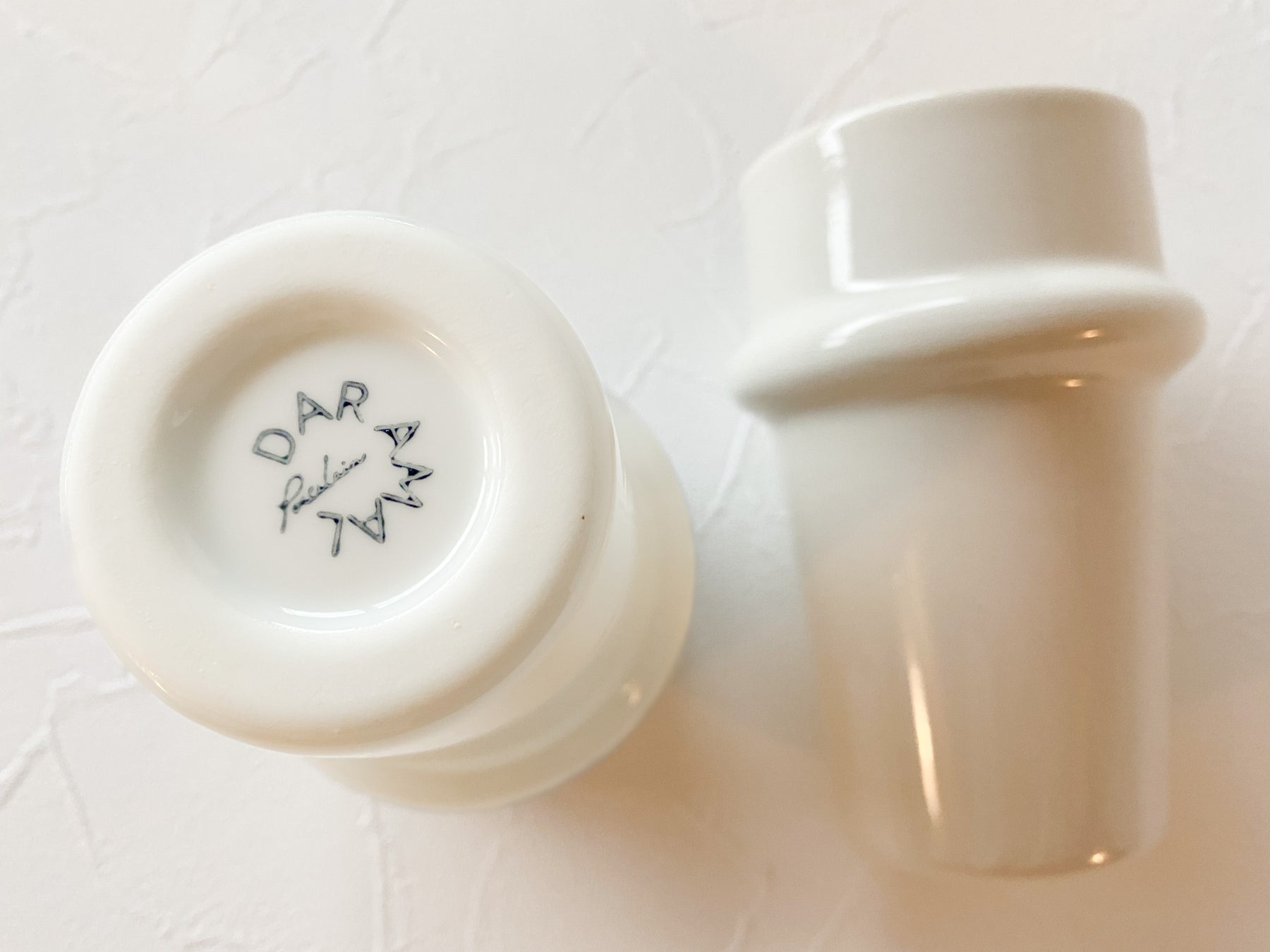 コップの底にはロゴが入っています