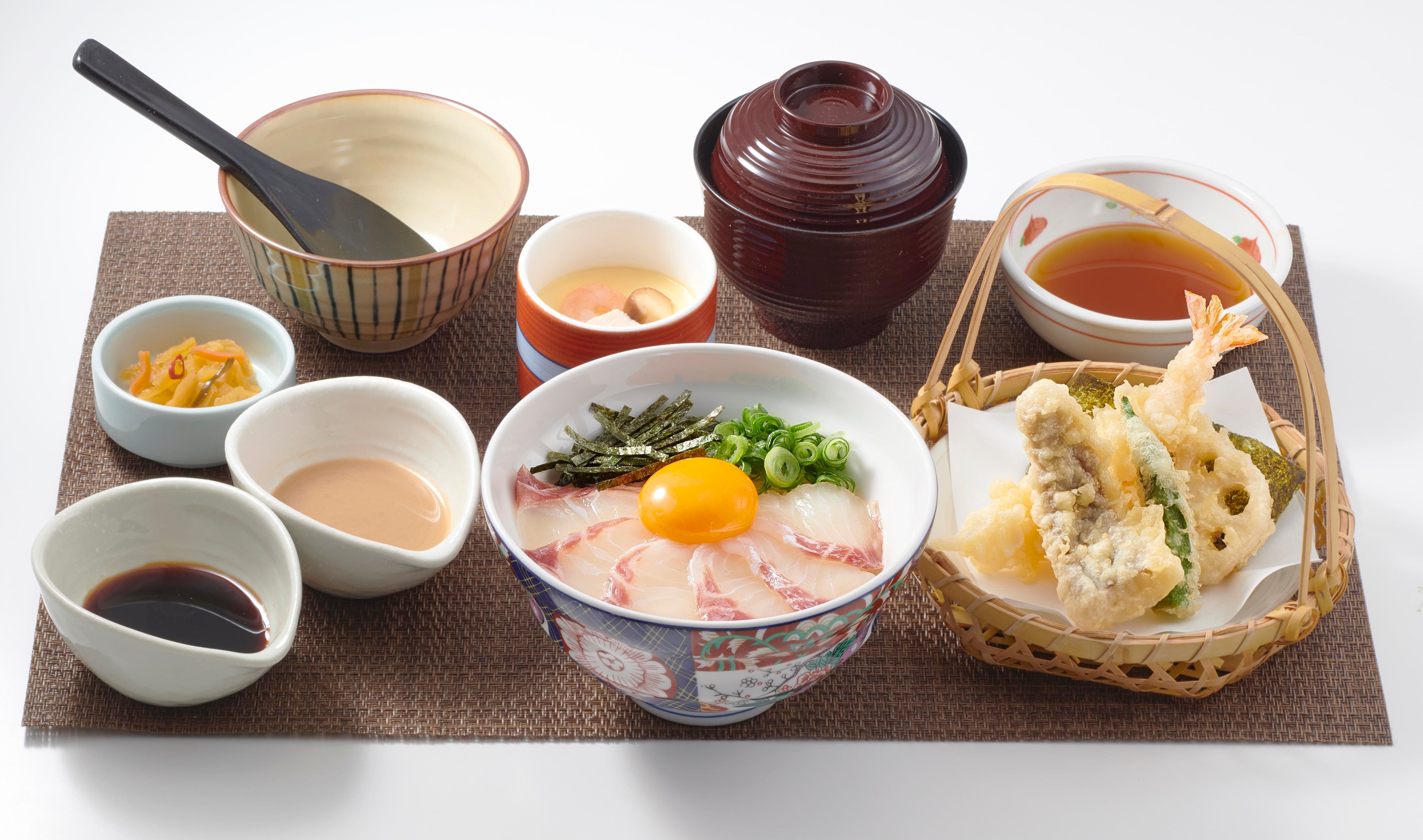 宇和島風鯛めし膳　 １,８９９円(税込２,０８８円)