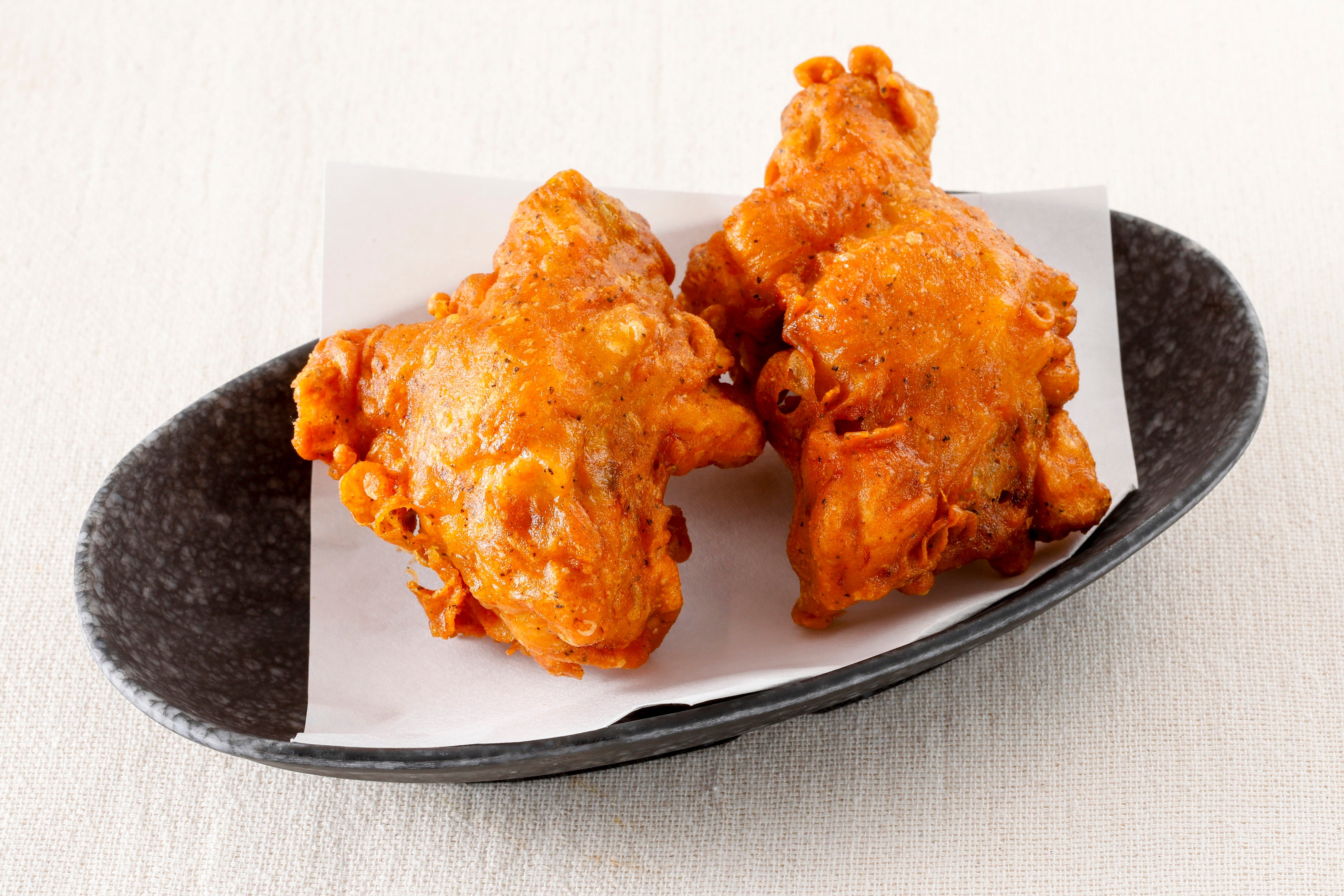 国産鶏の骨付きフライドチキン 　　※牛＆豚プレミアム以上