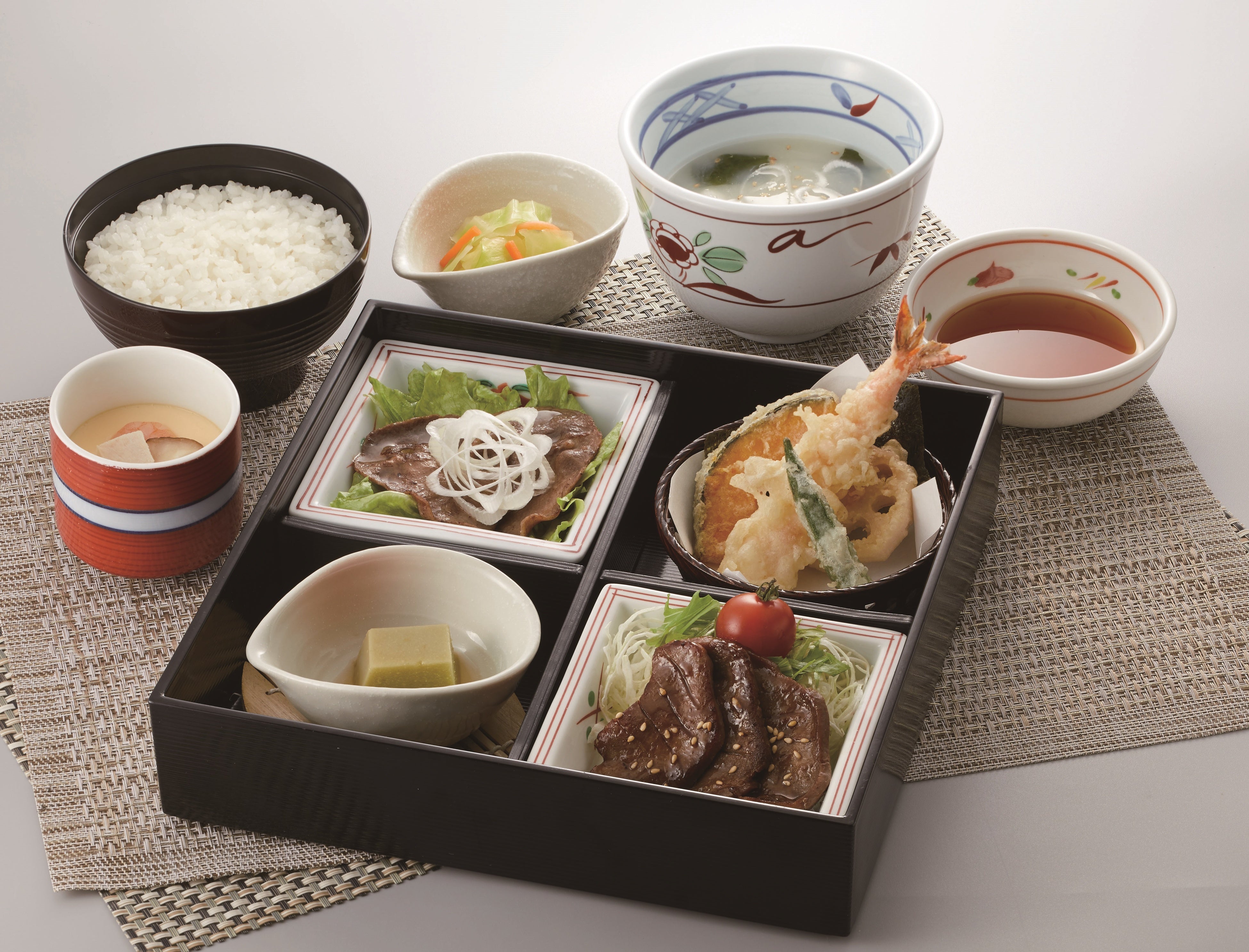 「牛タン御膳」　１,９９９円（税込２,１９８円）