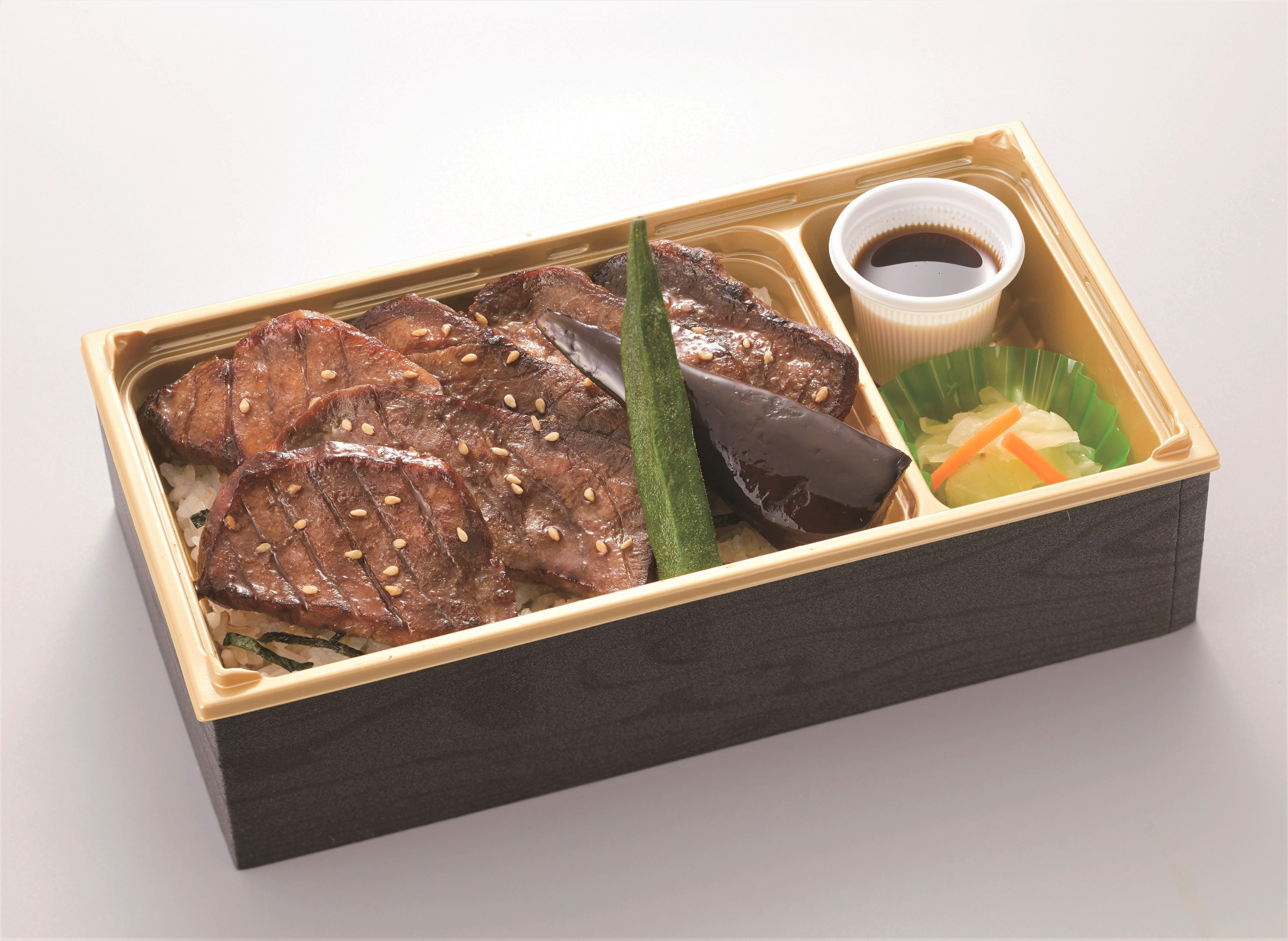 厚切り牛タンの焼肉重　１,８９９円(税込２,０５０円)