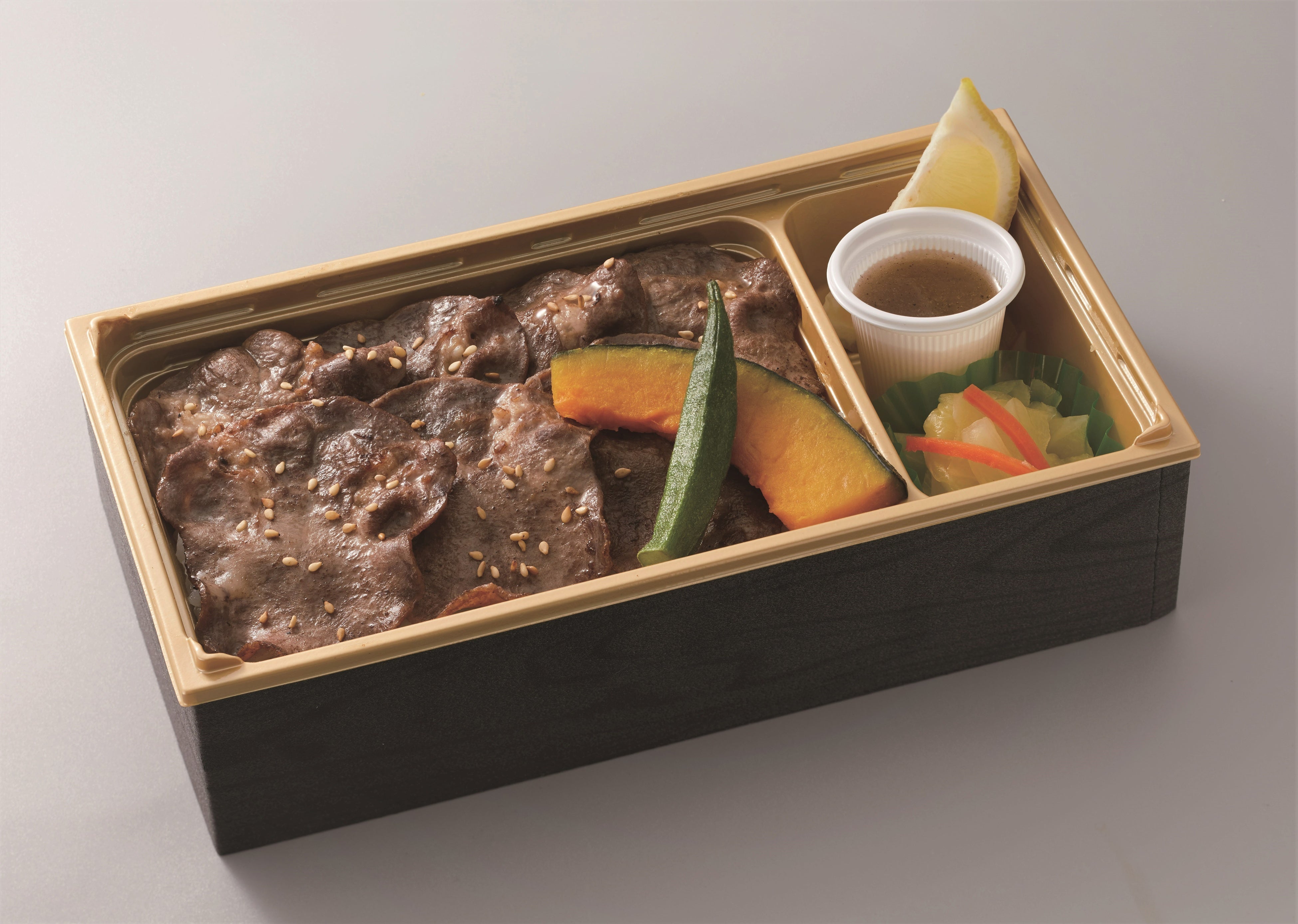 さっぱり牛タン重　１,２９９円(税込１,４０２円)