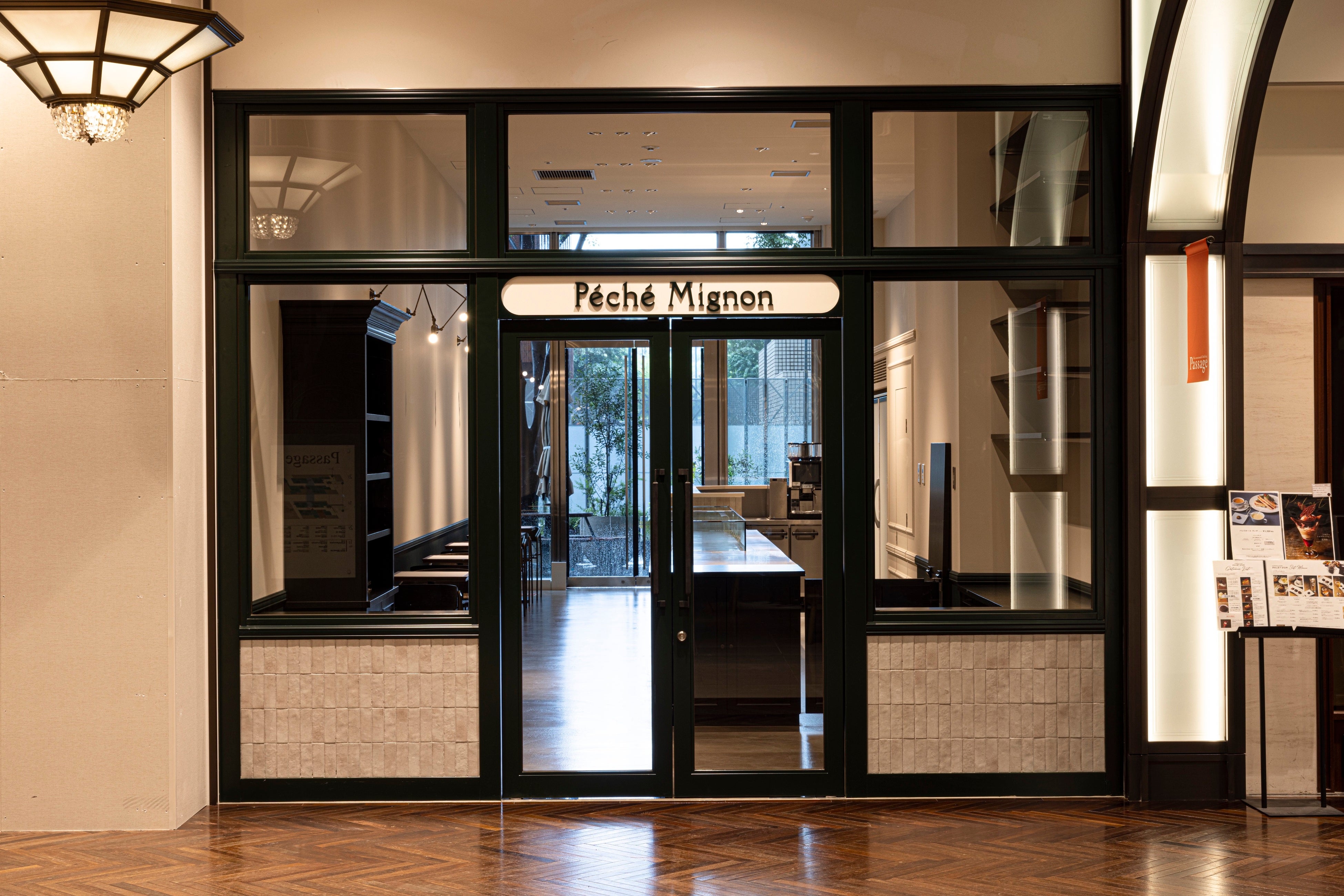 新丸ビル内の店舗外観