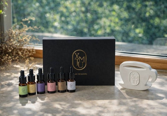 アーティストの“D-LITE”とともに紡ぐフレグランスブランド「XIMU」。待望のファーストプロダクトがついに販売開始。 アーティストの“D-LITE”とともに紡ぐフレグランスブランド「XIMU」。待望のファーストプロダクトがついに販売開始。