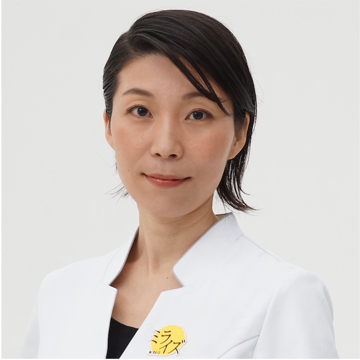 桐村里紗氏