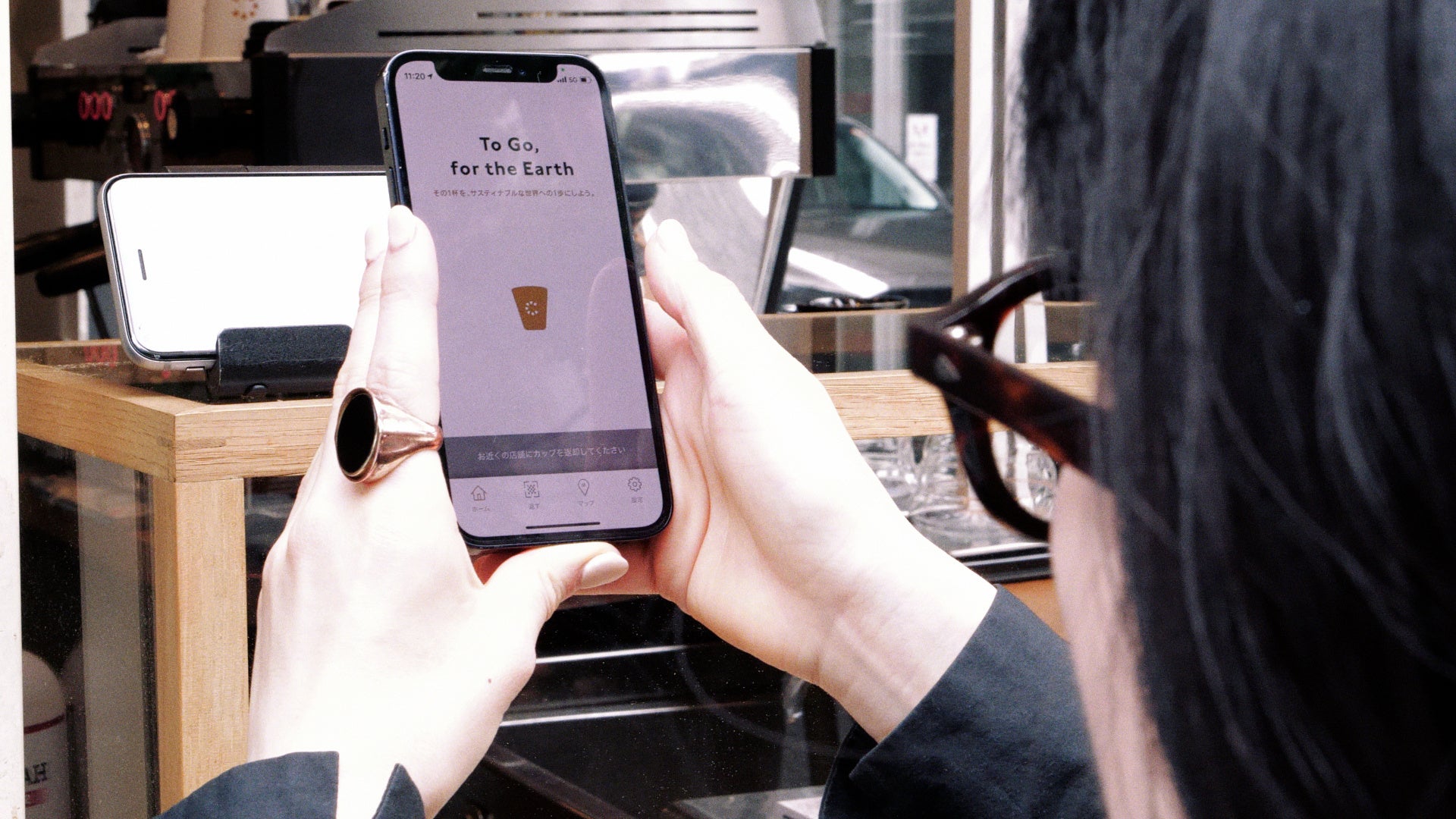 スマートフォンアプリを使用