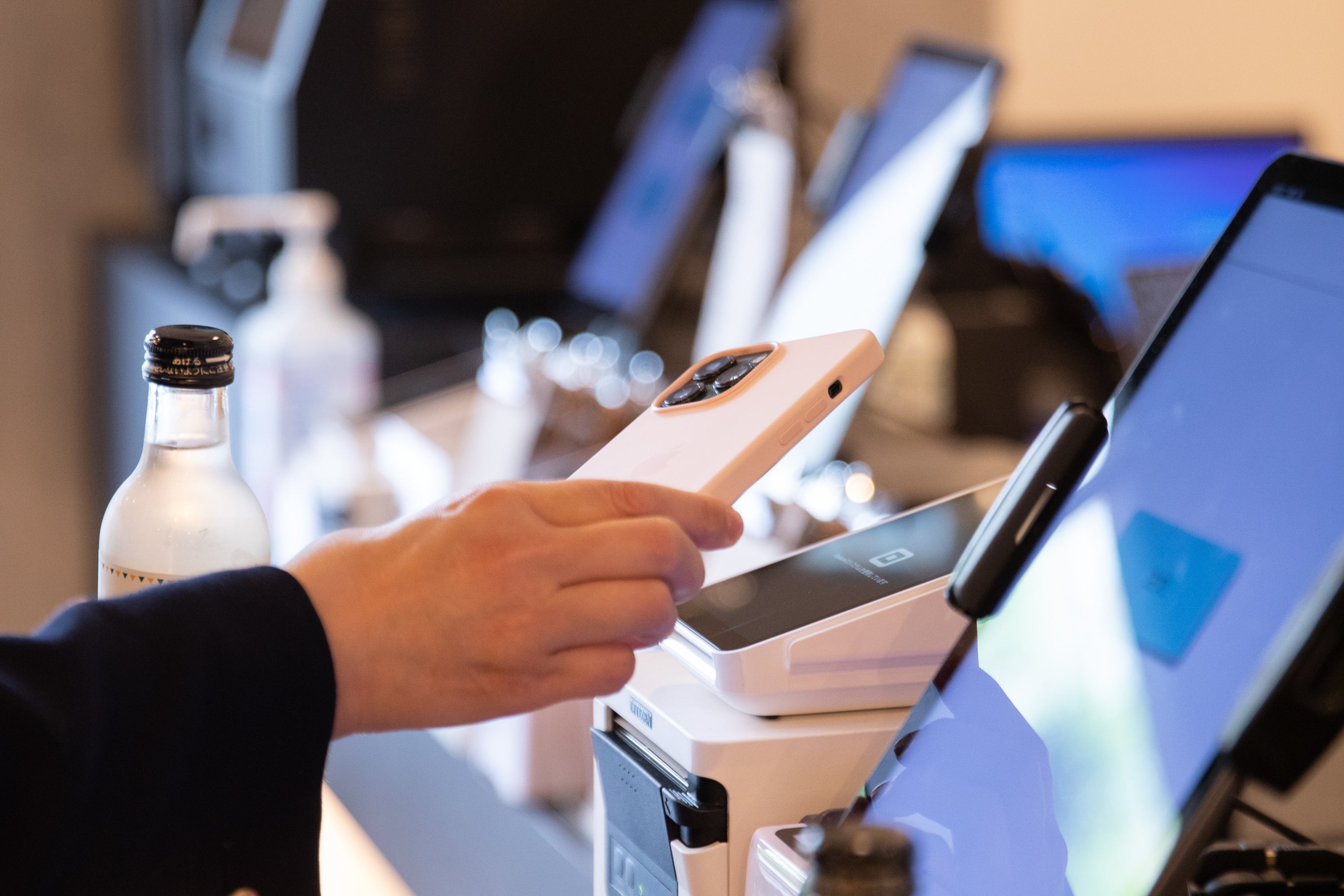 お会計はキャッシュレス対応で。