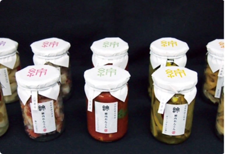 グラフィックデザイン学科学生のデザインによる商品化も進む