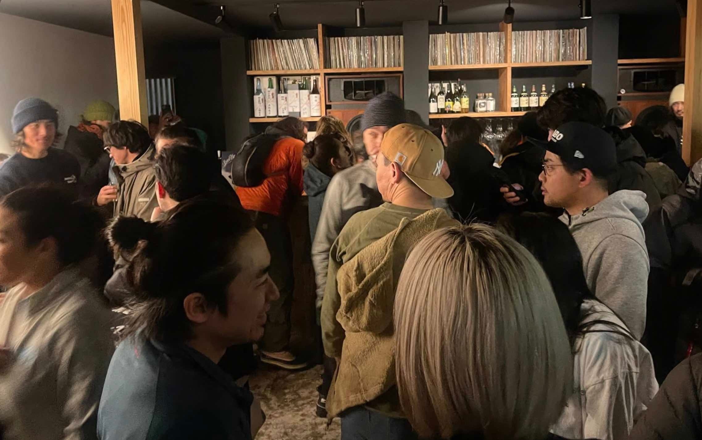 賑わう店内の様子