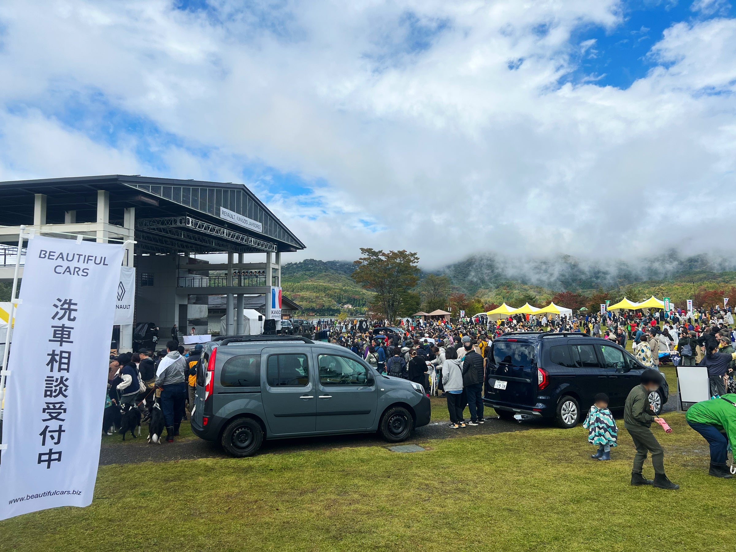 ビューティフルカーズの研磨・コーティング・洗車をしたカングー２台を展示