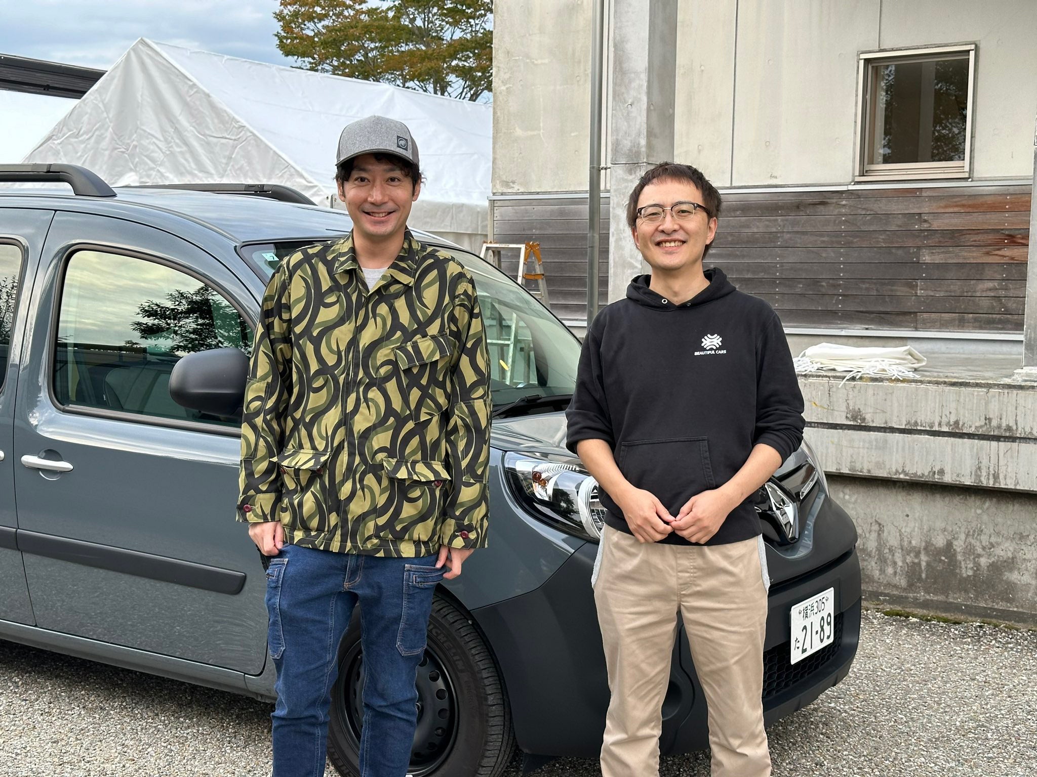 イベント前日の（左）ルノー・ジャポン 小川社長 と（右）ビューティフルカーズ 代表 村上