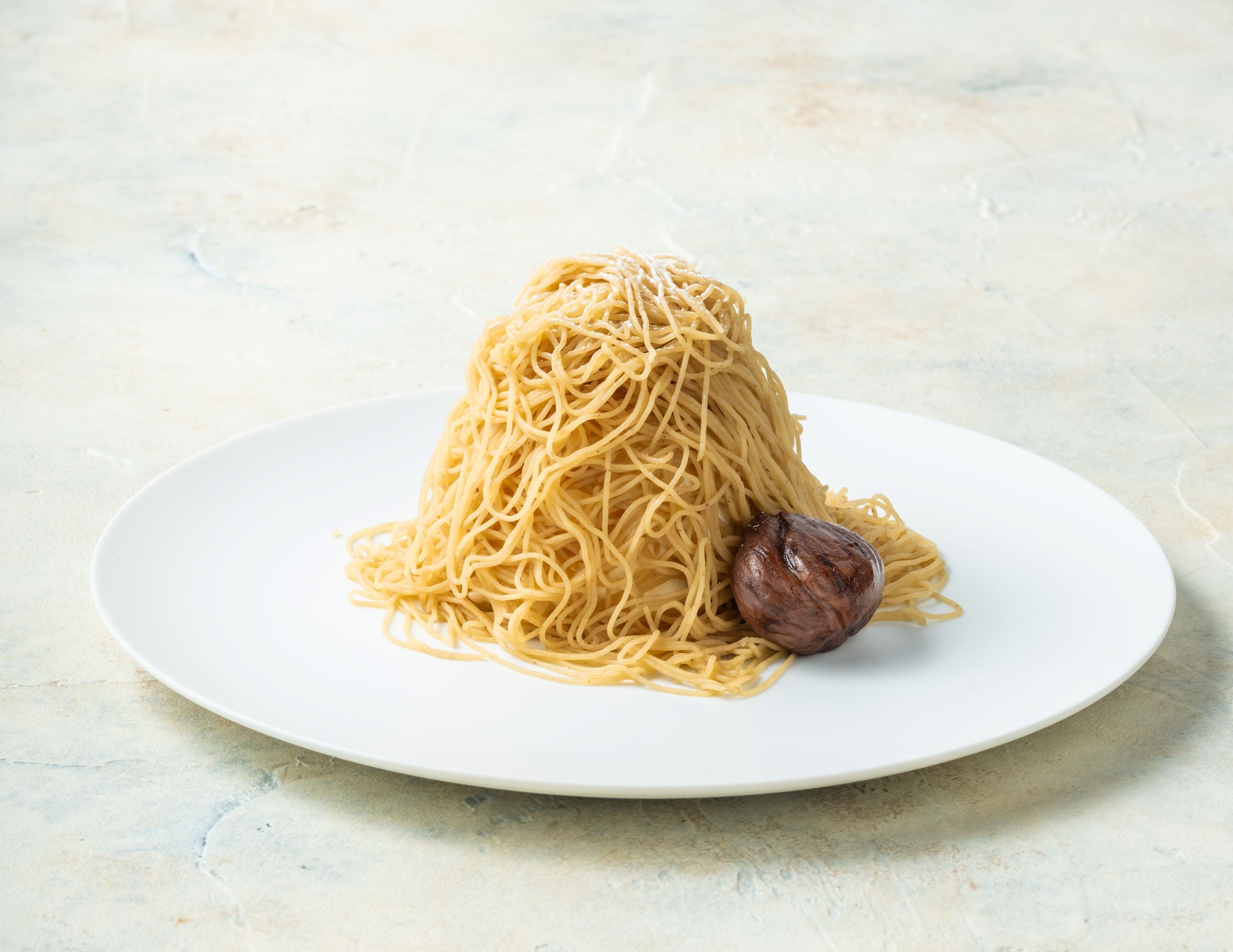 注文を受けてからしぼる「丹波栗のしぼりたえモンブラン」