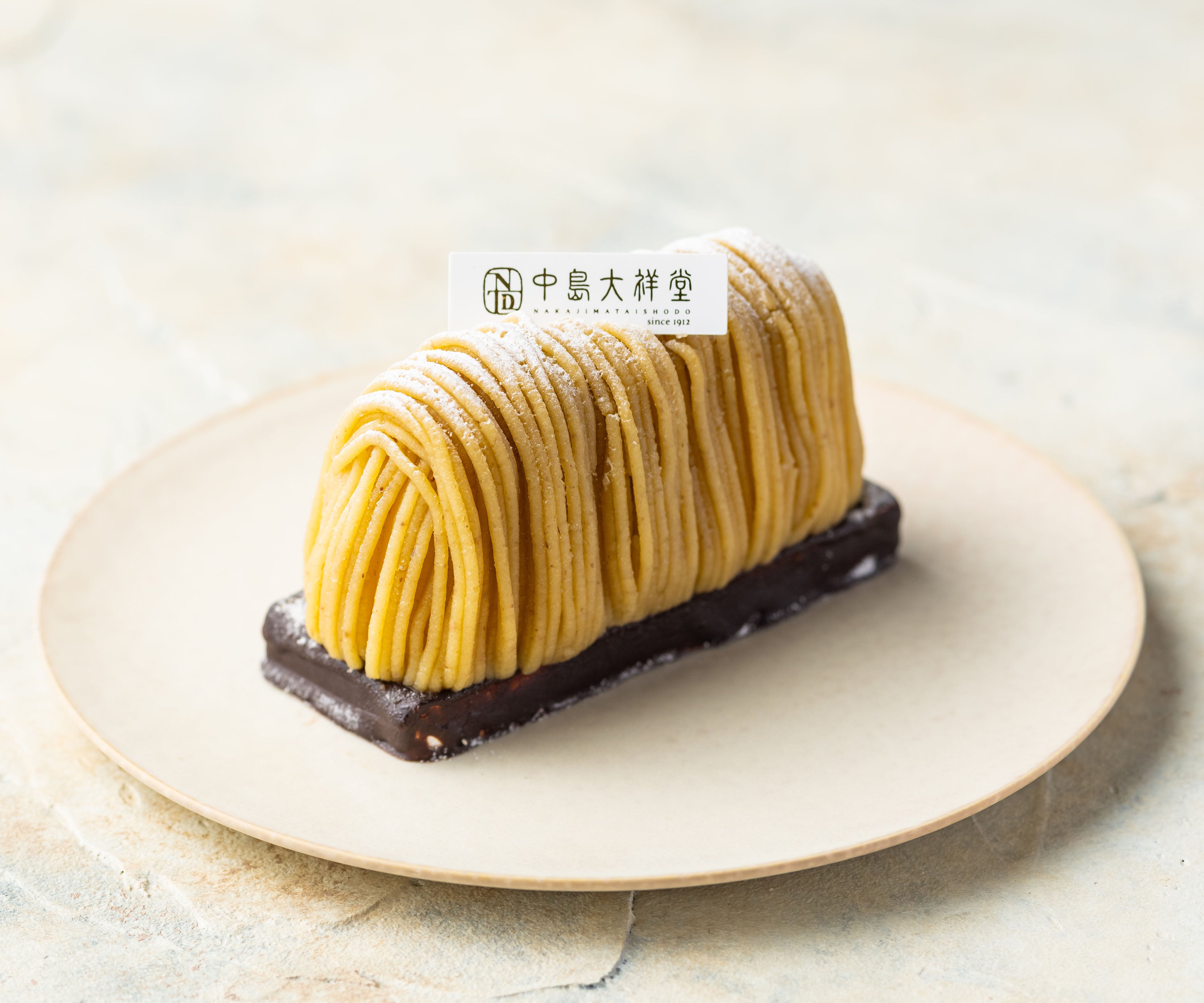 丹波本店の茅葺屋根がモチーフのモンブラン「かやぶき」