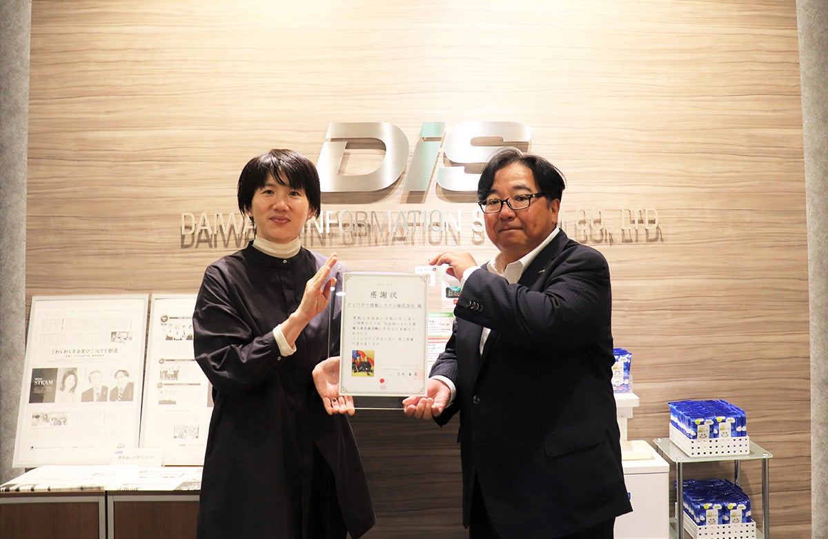 (左)吉岡春菜 (右)松本裕之代表取締役社長