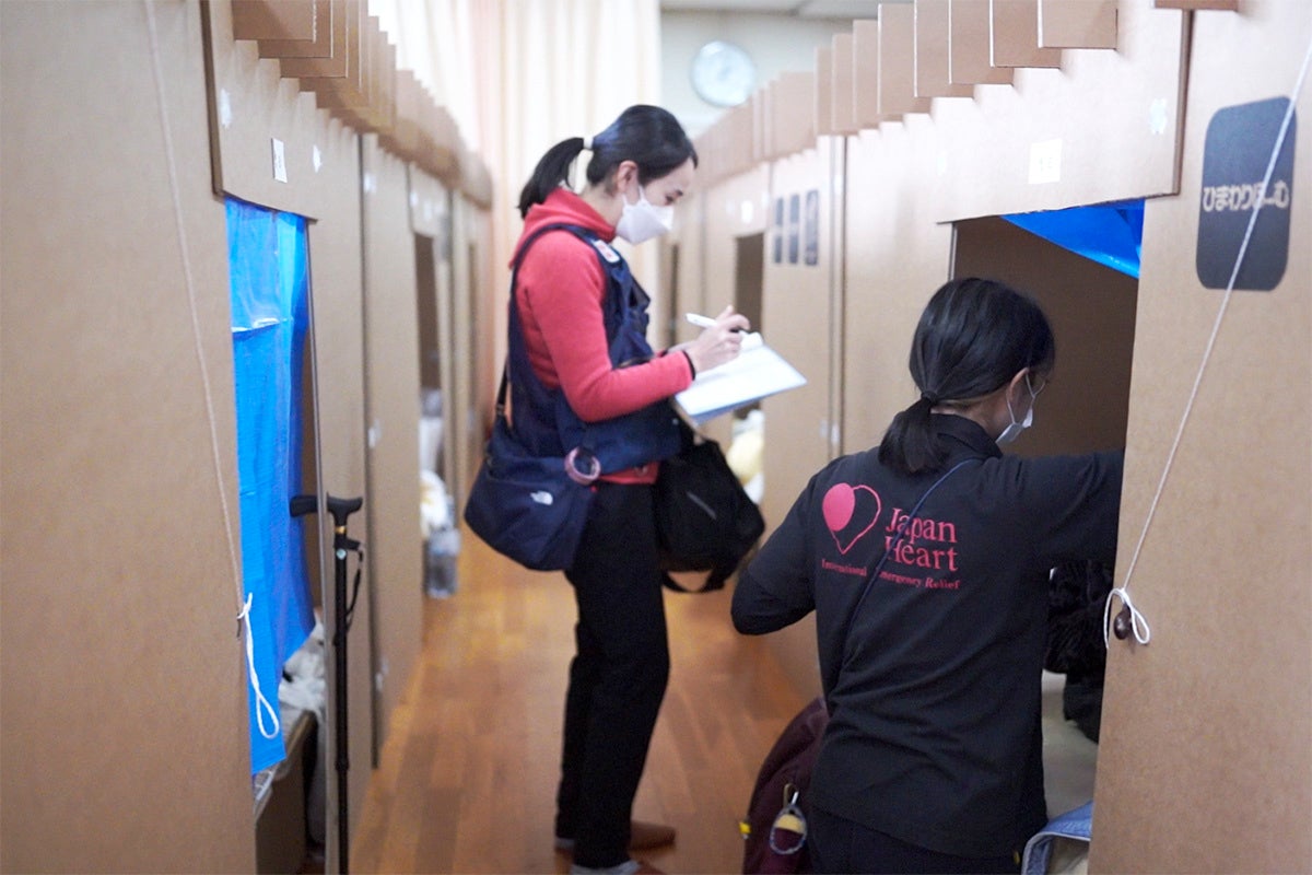 避難所を巡回する看護師チーム